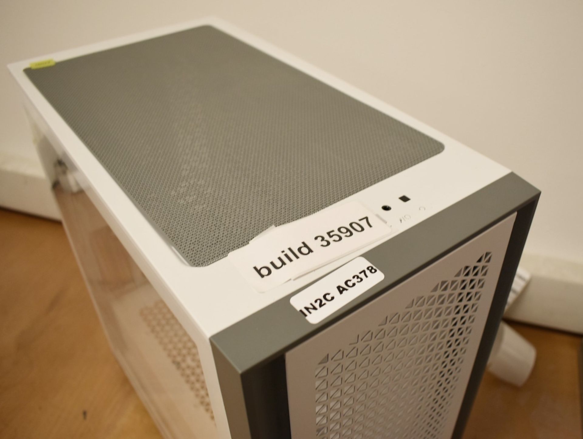 1 x Corsair Desktop PC Gaming Case With Tempered Glass Side Panel - Artic White Finish - Unboxed - Image 3 of 7