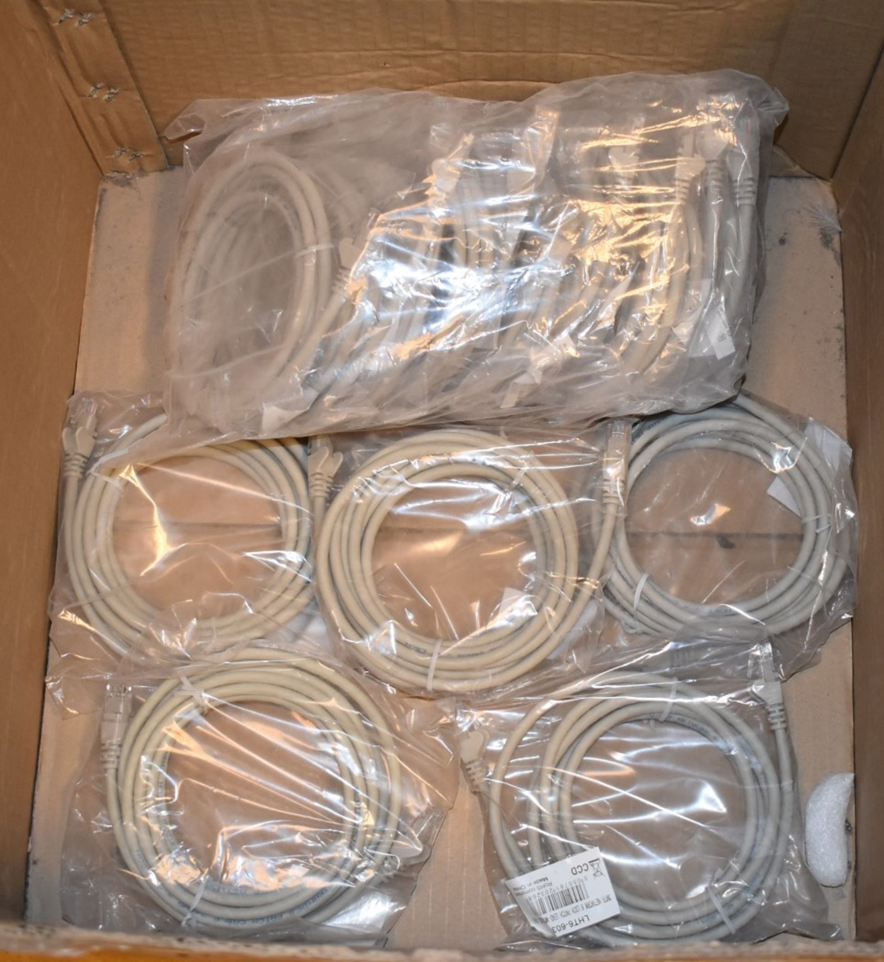 Approx 90 x Assorted Cables Including Micro USB Cables, Ethernet Cables, VGA to DVI Cables, SATA - Image 7 of 17