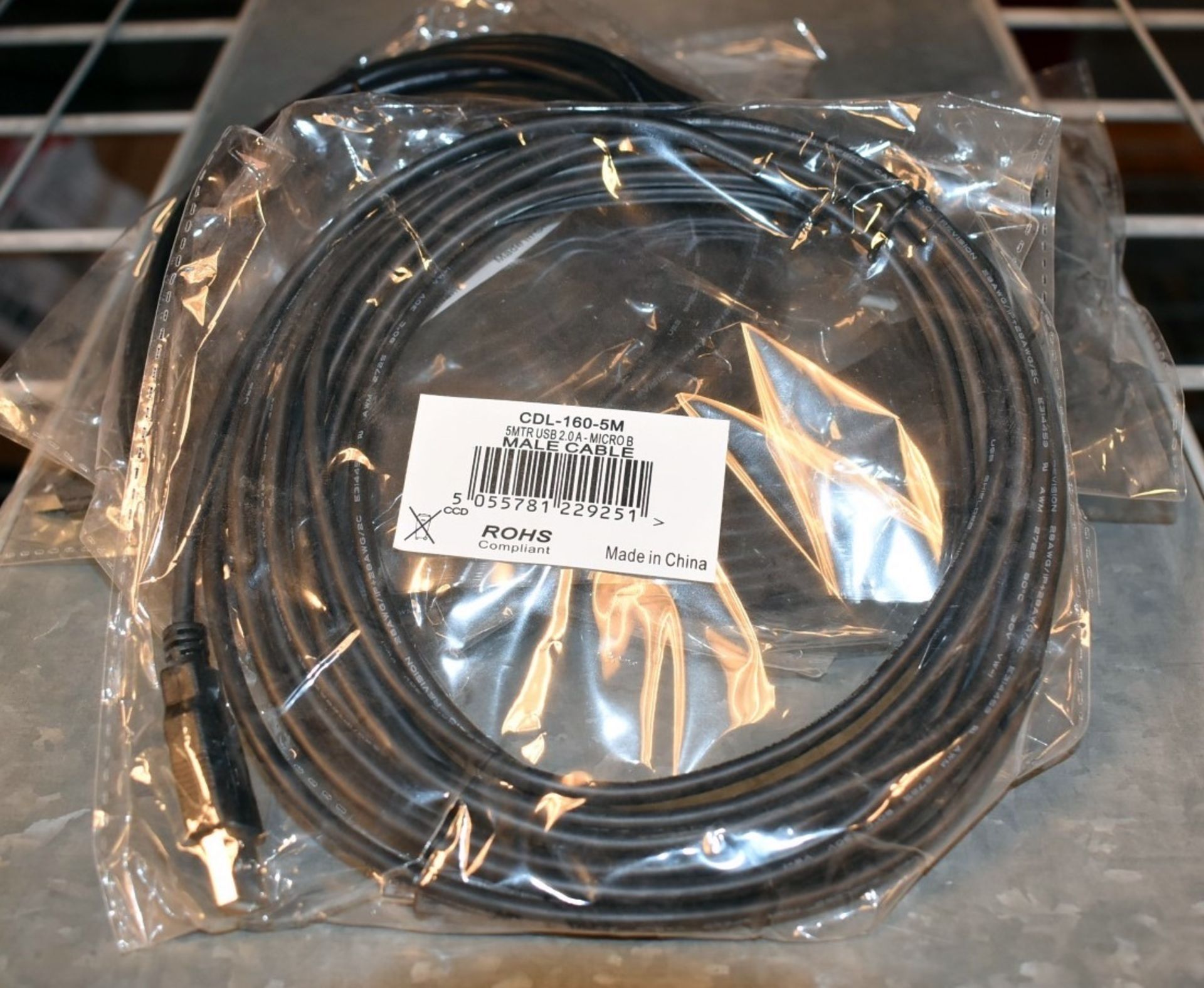 Approx 90 x Assorted Cables Including Micro USB Cables, Ethernet Cables, VGA to DVI Cables, SATA - Image 8 of 17