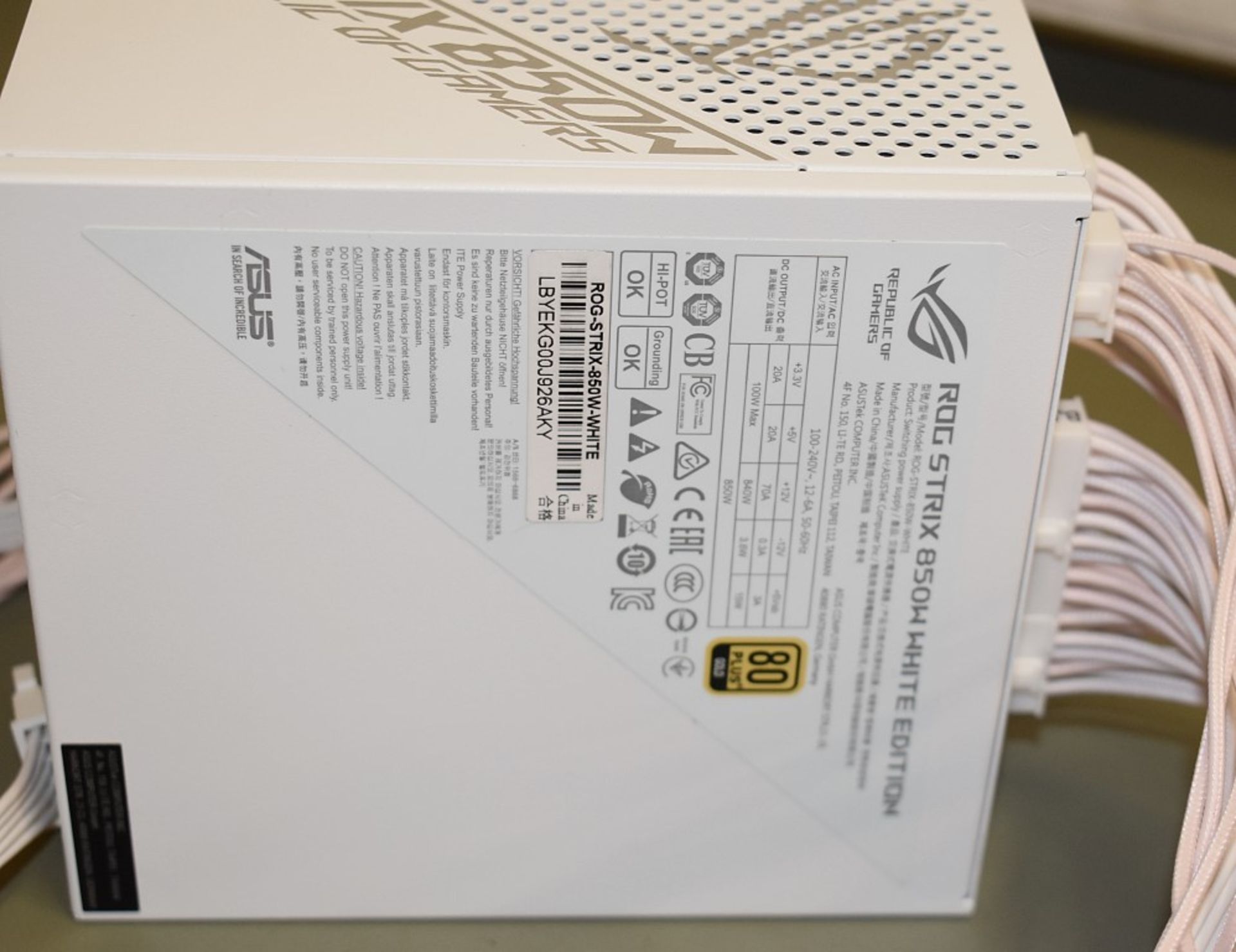 1 x Asaus ROG Strix 80 Plus Gold 850w White Edition Modular Power Supply - Boxed - Image 5 of 11