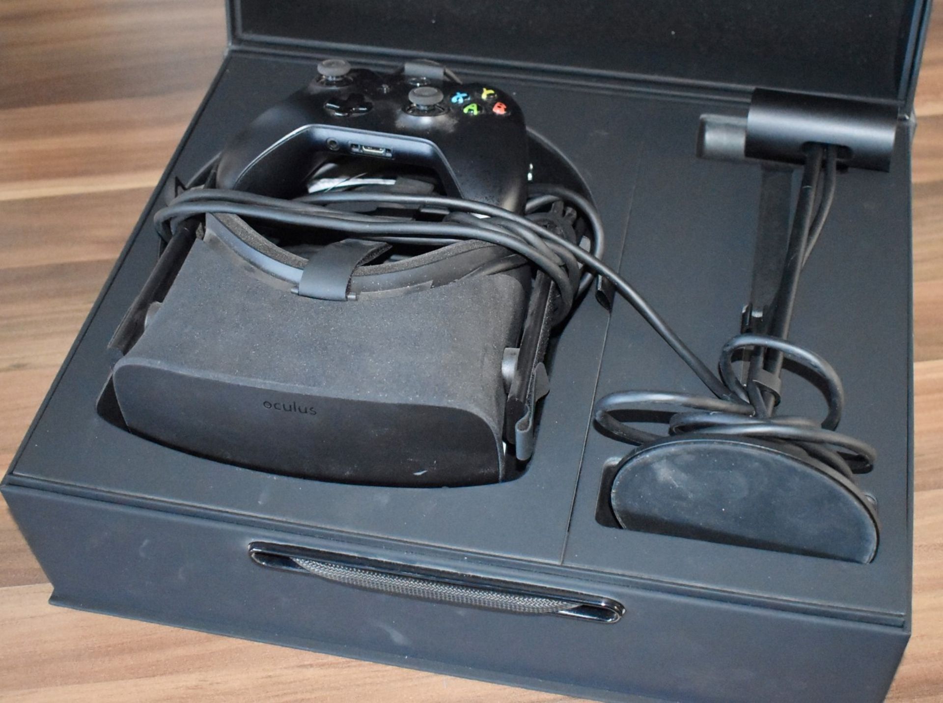 1 x Oculus Rift Virtual Reality Headset - Comes With Original Box, Xbox Controller and Accessories
