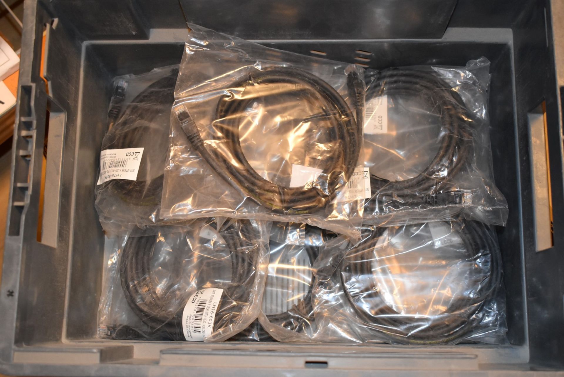 Approx 90 x Assorted Cables Including Micro USB Cables, Ethernet Cables, VGA to DVI Cables, SATA - Image 14 of 17
