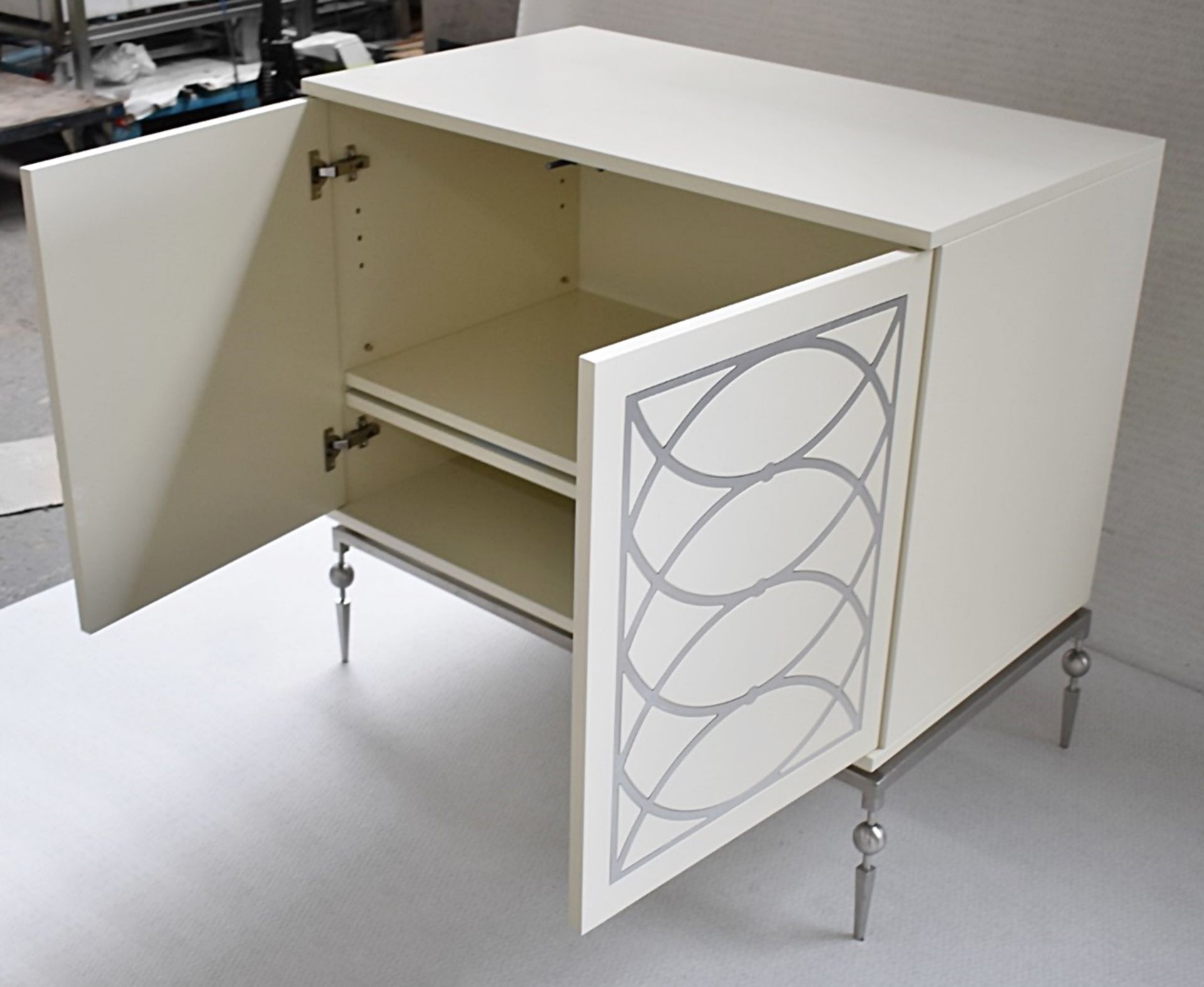 1 x JUSTIN VAN BREDA 'Margot' Beskoke 2-Door Cream Sideboard In Cream, With Stainless Steel Fretwork - Bild 3 aus 9