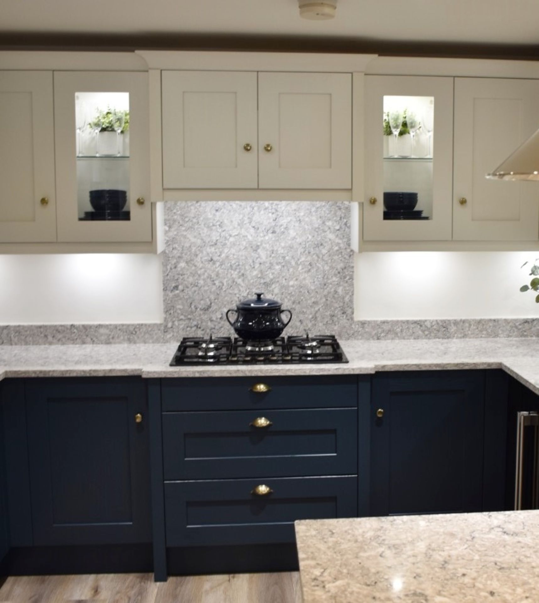 1 x 'Mornington' Shaker-style Feature-rich Fitted Kitchen in Blue, with Premium Branded Appliances - Bild 19 aus 67