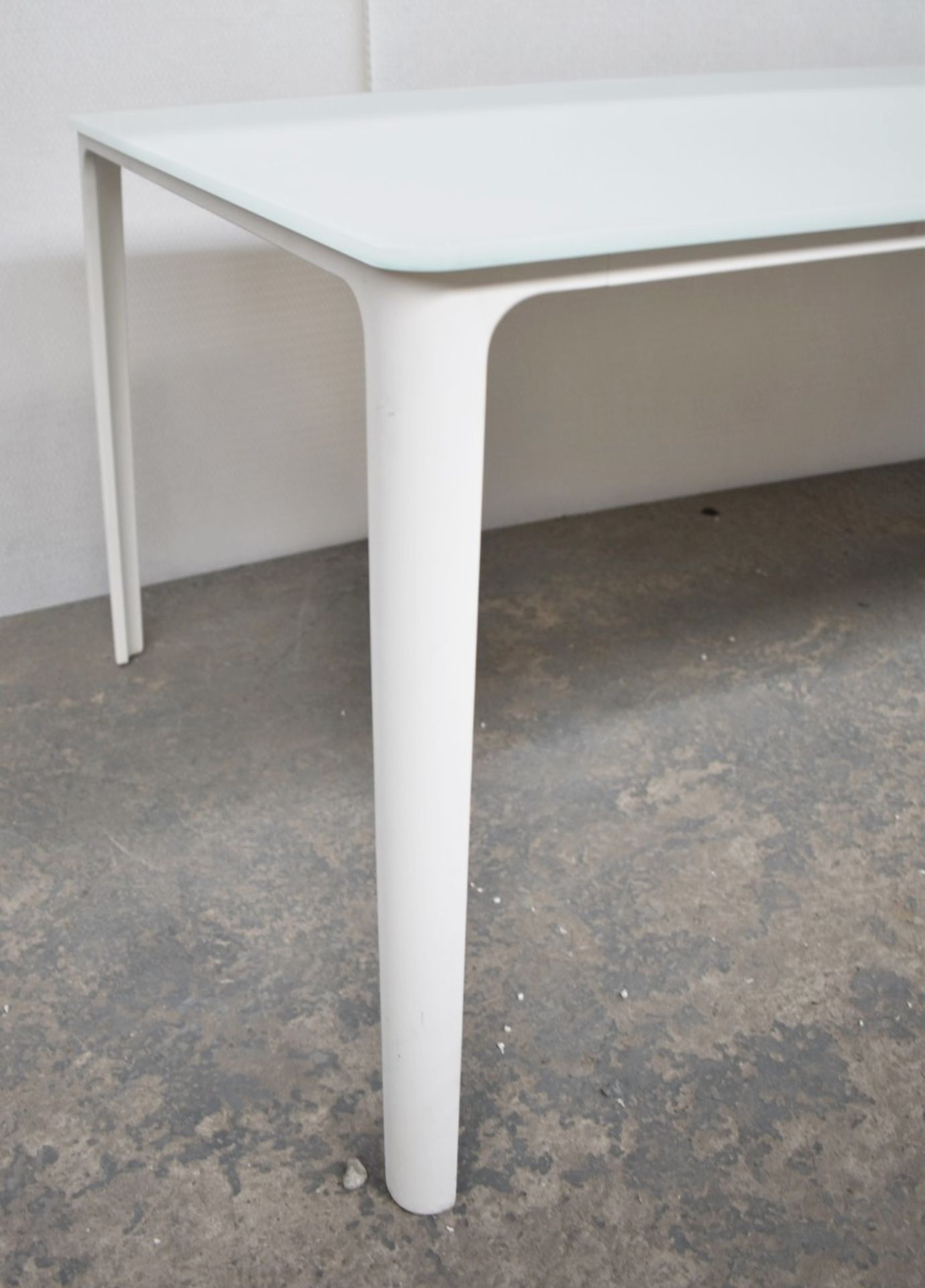 1 x VITRA 'Plate' Glass Topped 2.4-Metre Dining Table In White - RRP £4,000 - Bild 3 aus 4