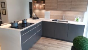 1 x BECKERMAN Contemporary German Fitted Kitchen in a Anthracite & Woodgrain Finish *Ex-Display*
