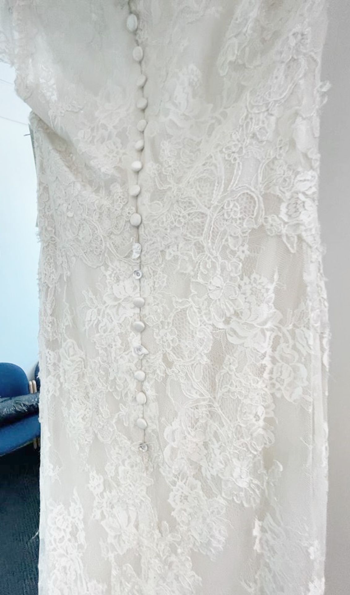1 x LUSAN MANDONGUS 'Tabia' Fishtail Designer Wedding Dress Bridal Gown, With Chantilly Lace - Image 11 of 15