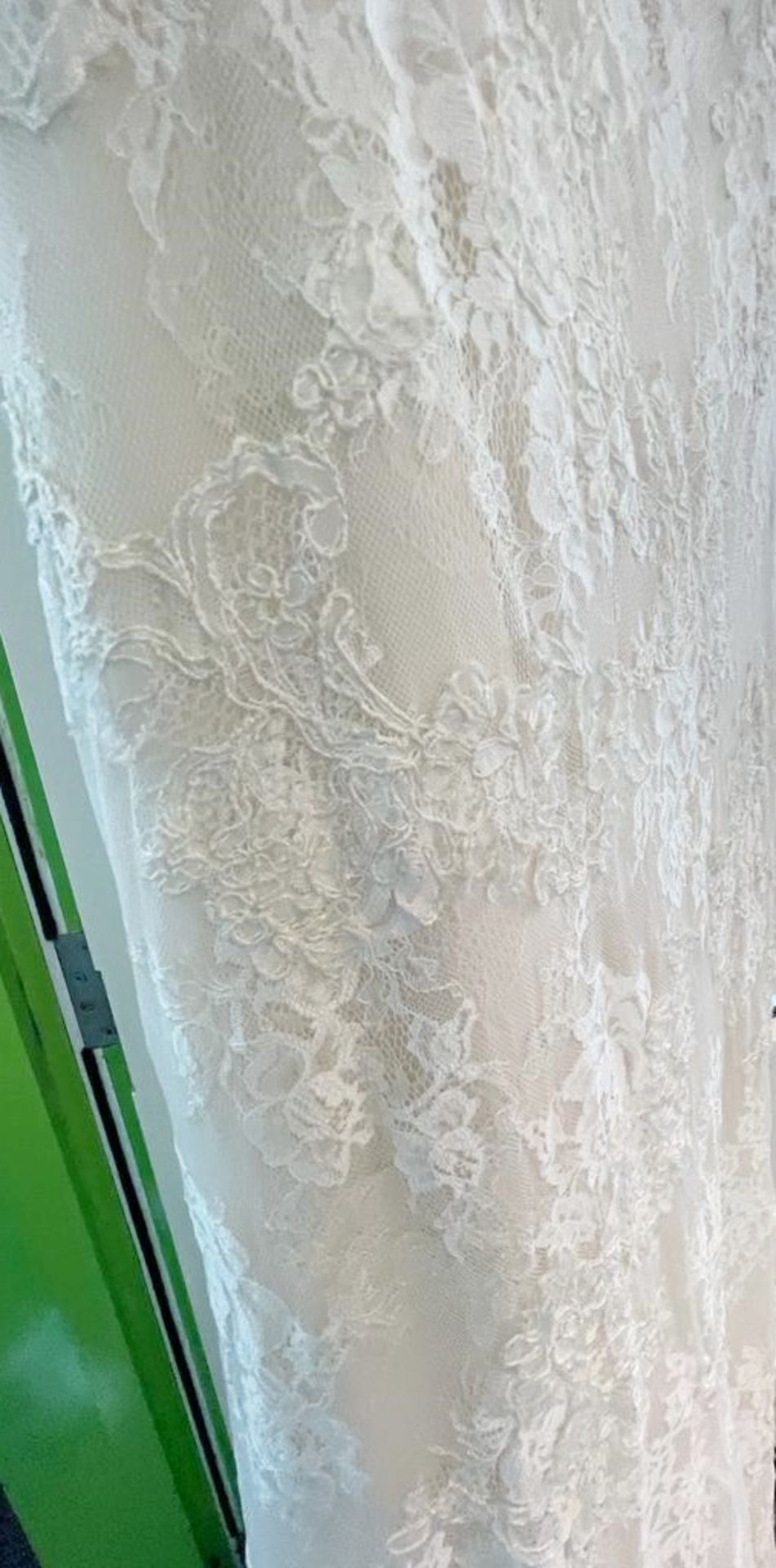 1 x LUSAN MANDONGUS 'Tabia' Fishtail Designer Wedding Dress Bridal Gown, With Chantilly Lace - Image 9 of 15