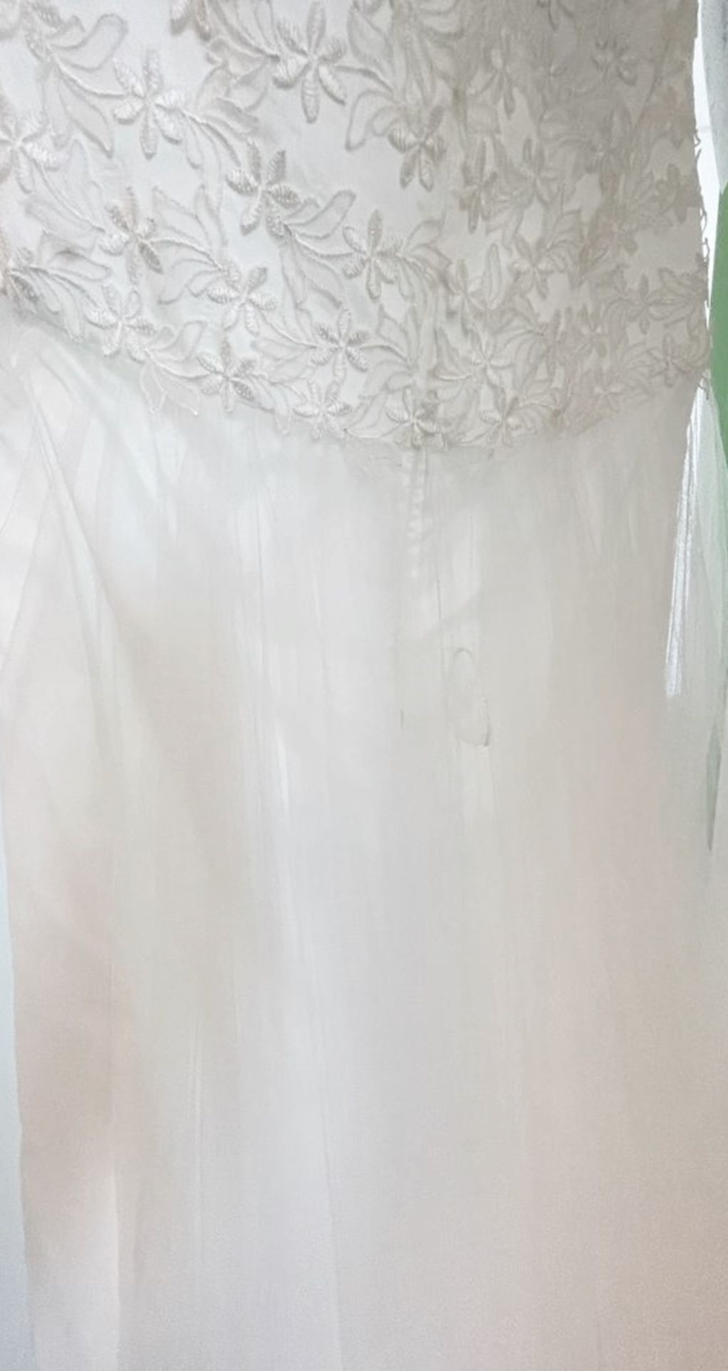 1 x DAVID FIELDEN Strapless Fit And Flare Designer Wedding Dress Bridal Gown, With Lace Top And - Image 6 of 7