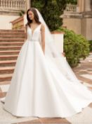 1 x PRONOVIAS 'Malena' Designer Princess Wedding Dress Bridal Gown, Featuring A Pleated Skirt And