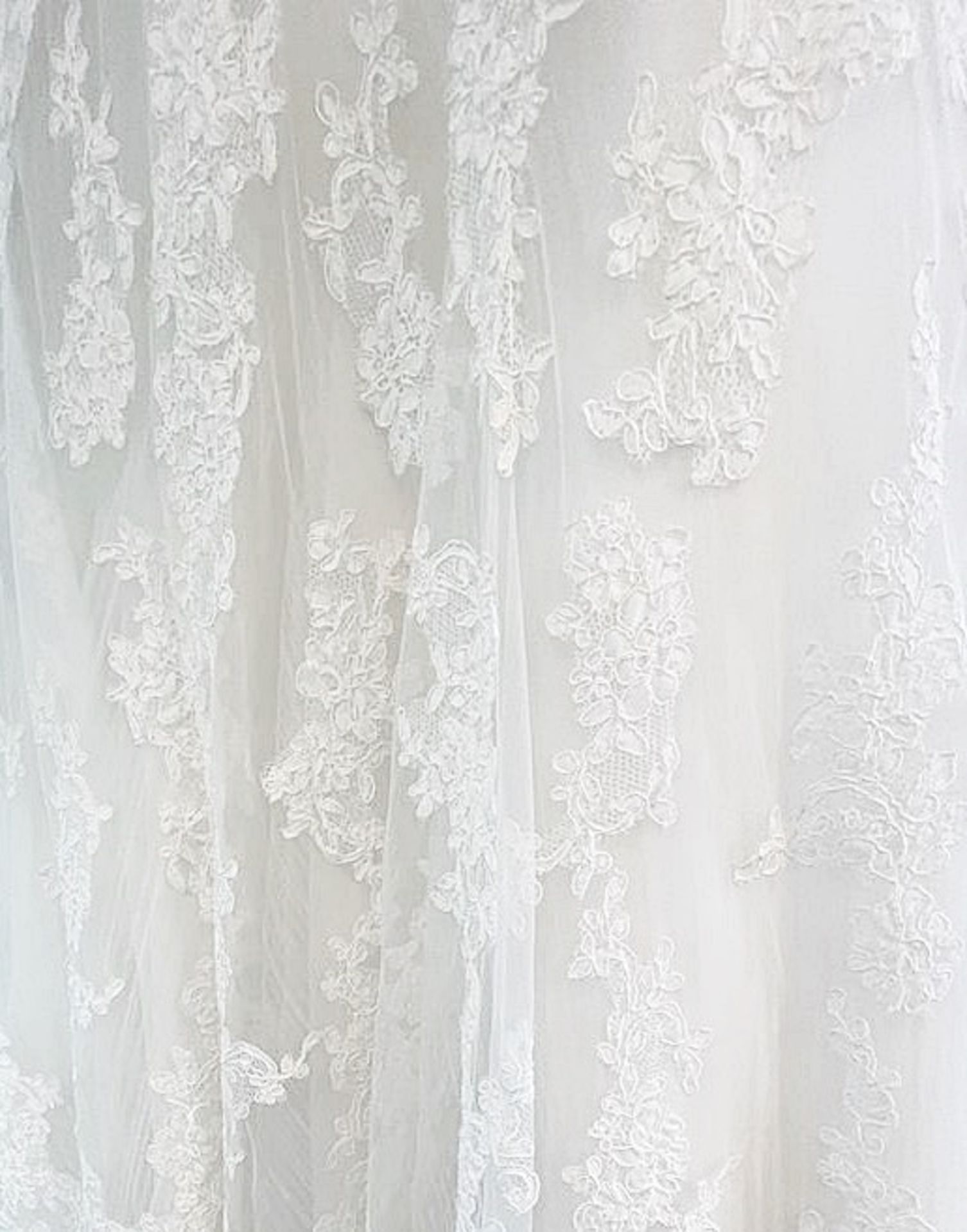 1 x PRONOVIAS 'Olugul' Strapless Mermaid Designer Wedding Dress Bridal Gown - Colour: Ivory - Image 2 of 10