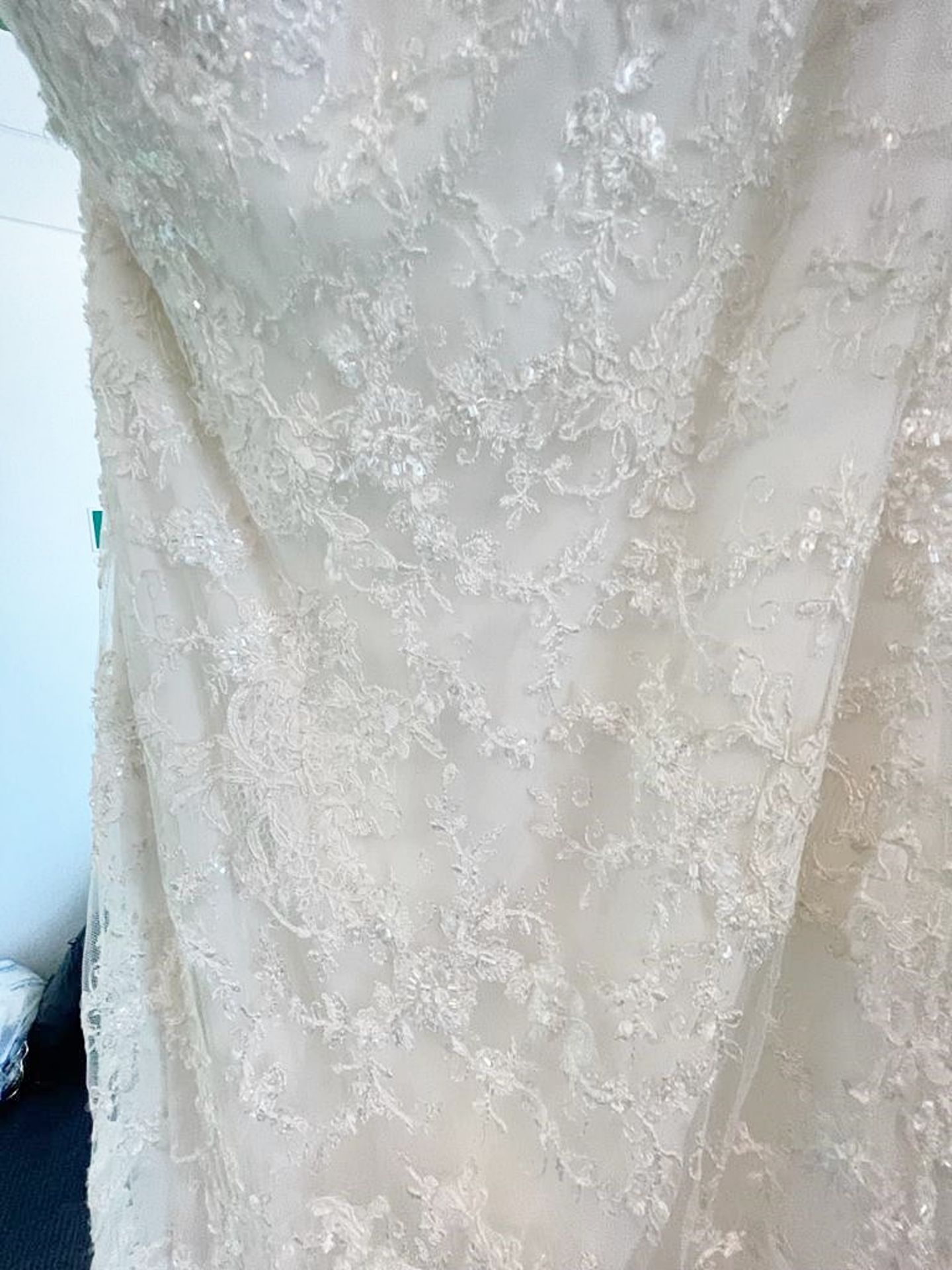1 x LUSAN MANDONGUS 'Lorelle' Fishtale Designer Wedding Dress Bridal Gown, With Chantilly Lace - Image 8 of 12