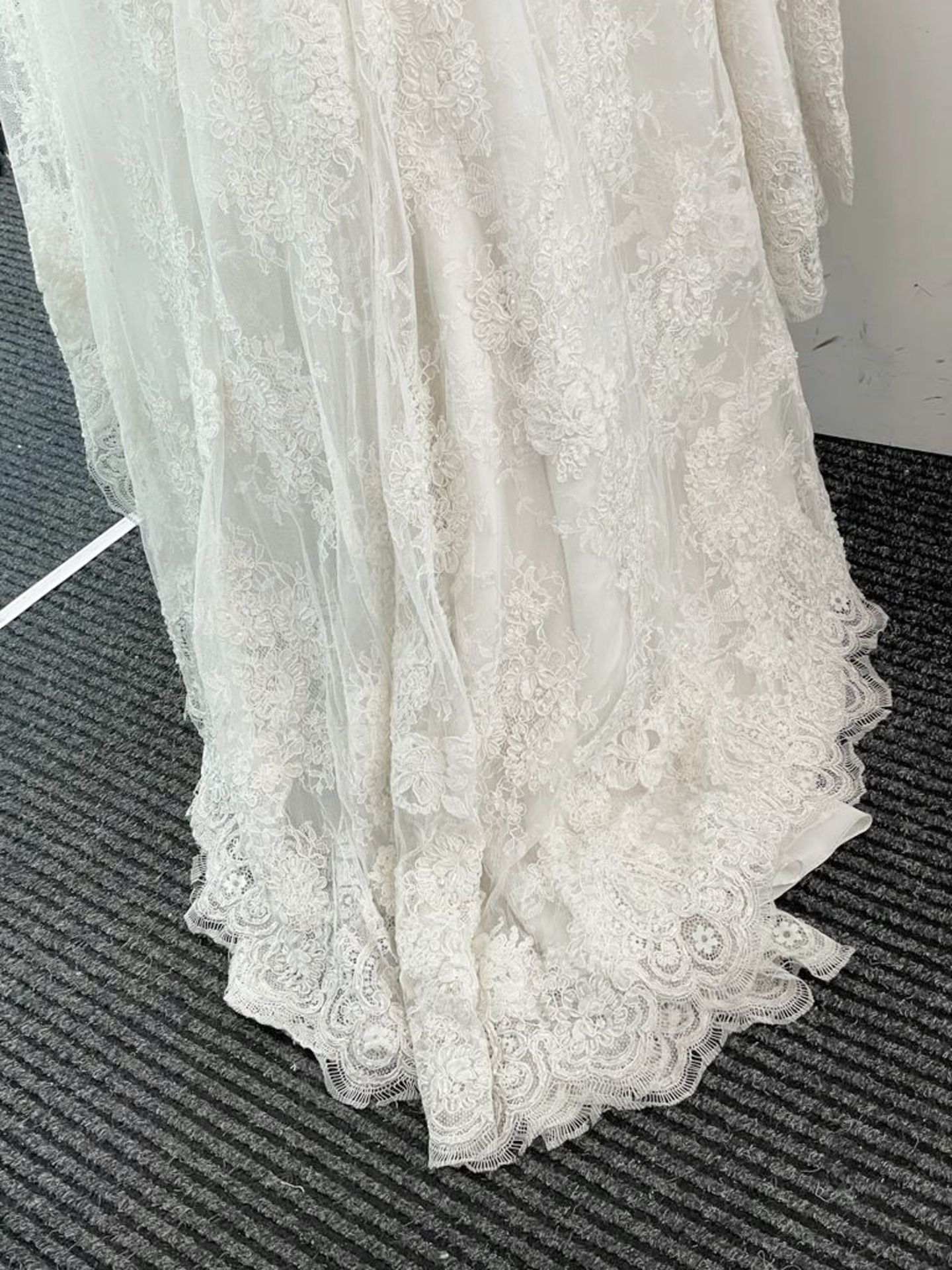1 x LUSAN MANDONGUS 'Iona' Designer Wedding Dress Bridal Gown - Size: UK 12 - Original RRP £1,950 - Image 12 of 12