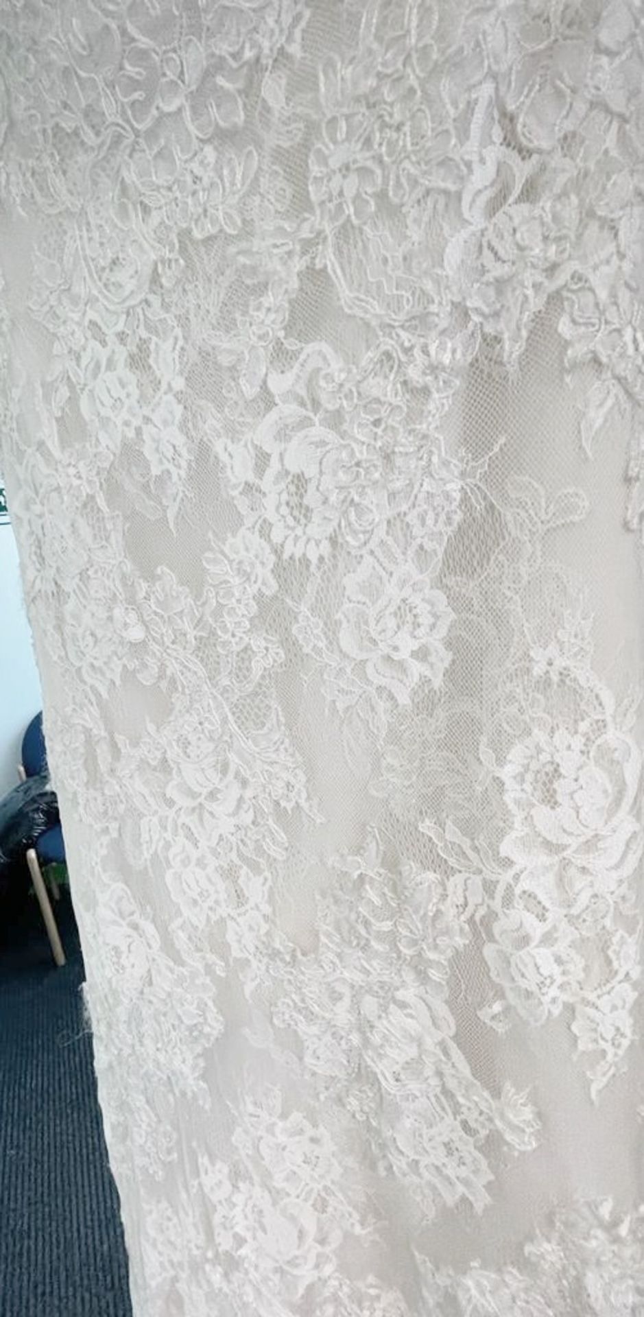 1 x LUSAN MANDONGUS 'Tabia' Fishtail Designer Wedding Dress Bridal Gown, With Chantilly Lace - Image 2 of 15