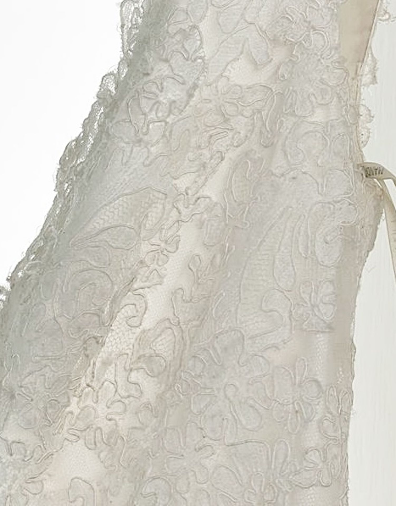 1 x LUSAN MANDONGUS 'Vola' 100% Silk Designer Wedding Dress Bridal Gown - Size: UK 12 - RRP £1,850 - Image 4 of 9