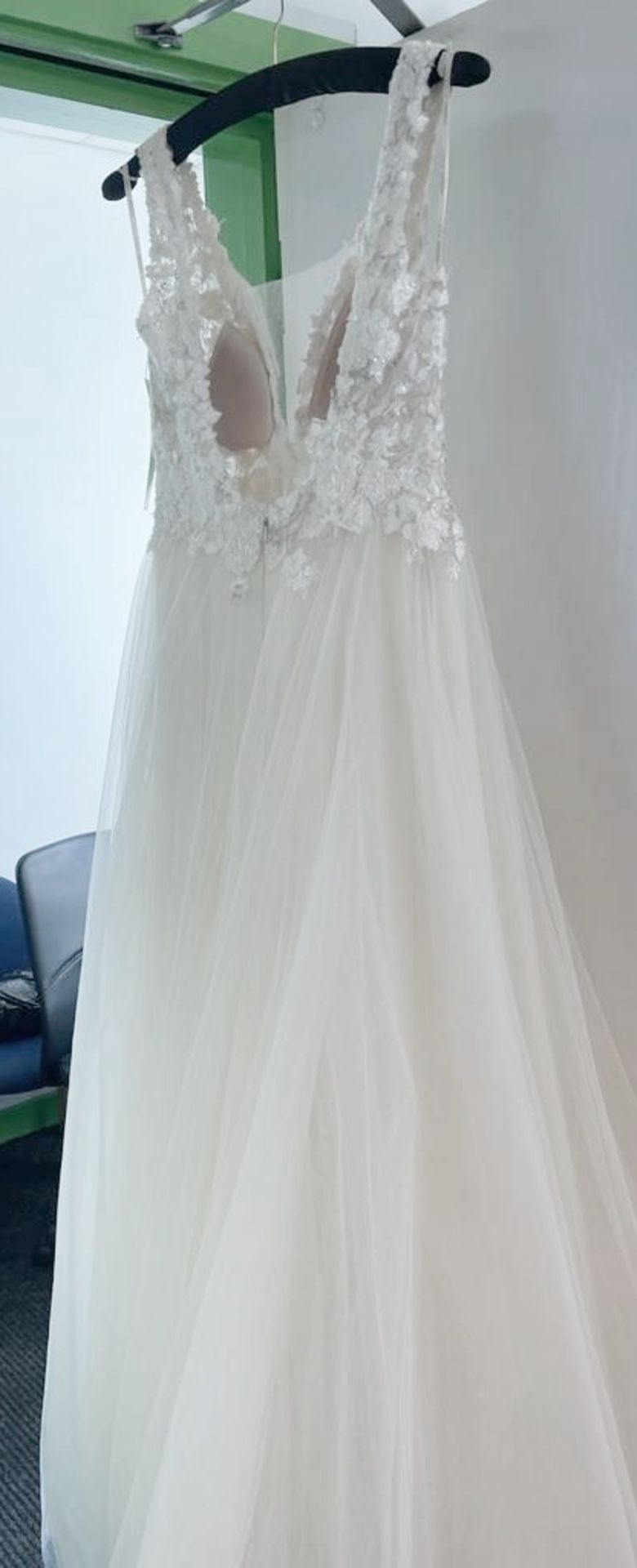 1 x LUSAN MANDONGUS 'Sofia' Designer Chiffon Full Skirted Wedding Dress Bridal Gown - Size: UK - Image 7 of 12