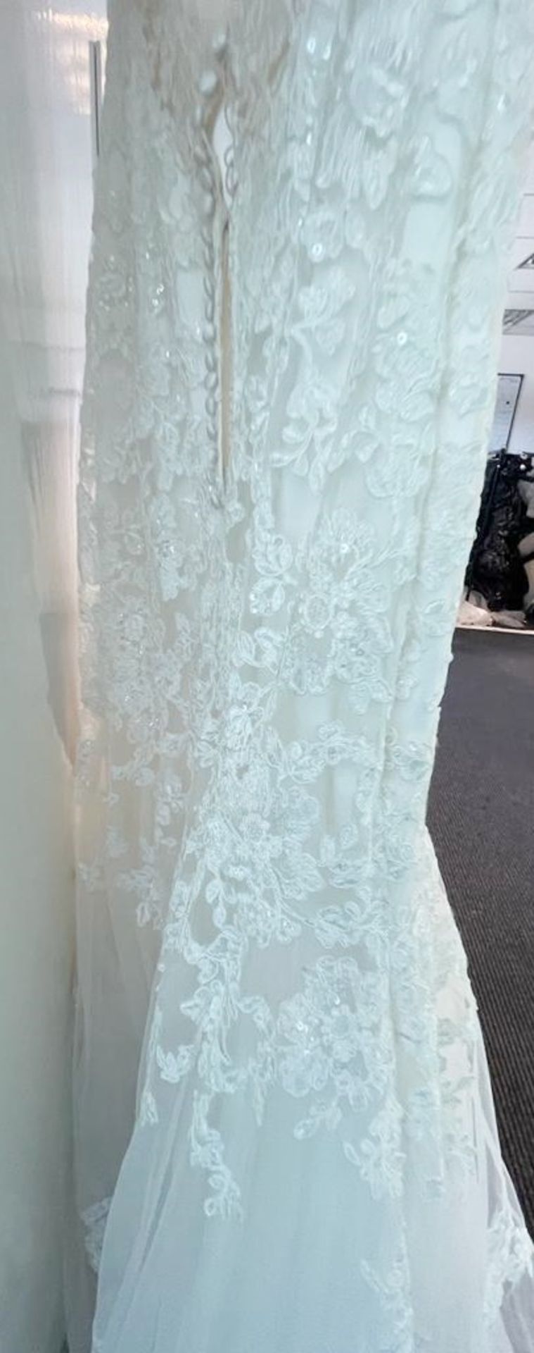 1 x MORI LEE 'Blu' Designer Mermaid Wedding Dress Bridal Gown, With Plunging Illusion V-Neckline - - Image 11 of 21