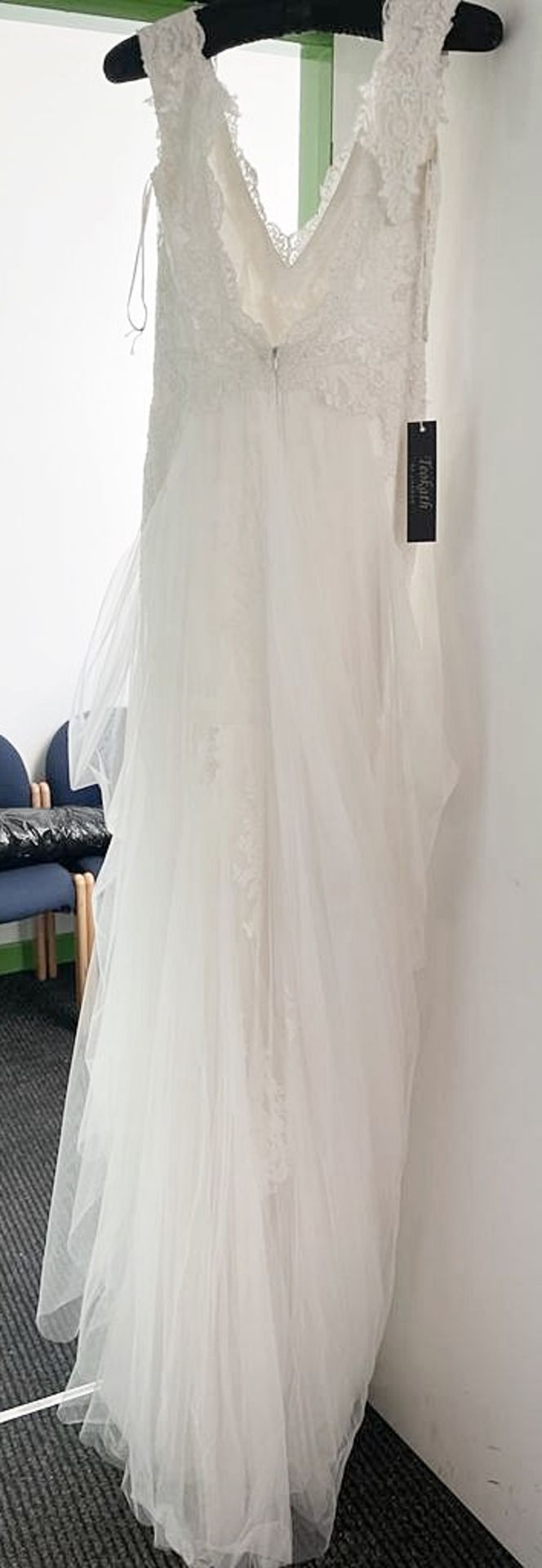 1 x LUSAN MANDONGUS 'Vola' 100% Silk Designer Wedding Dress Bridal Gown - Size: UK 12 - RRP £1,850 - Image 2 of 9