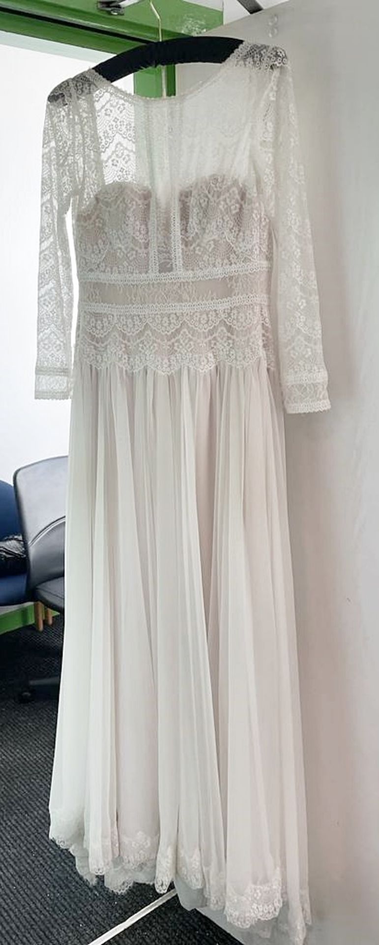 1 x MAGGIE SOTTERO 'Deirdre' Designer Wedding Dress Bridal Gown - Size: UK 10 - Original RRP £15,060 - Image 3 of 11