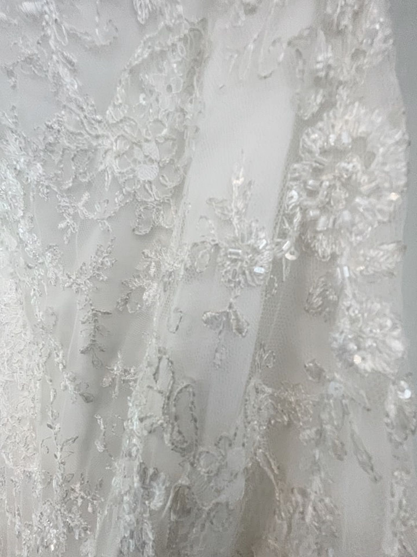 1 x LUSAN MANDONGUS 'Lorelle' Fishtale Designer Wedding Dress Bridal Gown, With Chantilly Lace - Image 11 of 12