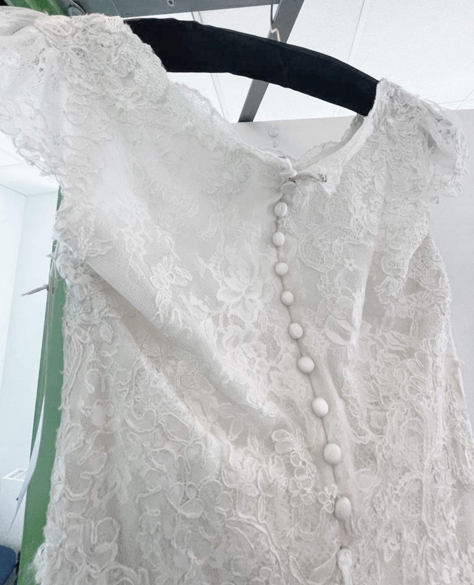 1 x LUSAN MANDONGUS 'Tabia' Fishtail Designer Wedding Dress Bridal Gown, With Chantilly Lace - Image 5 of 15
