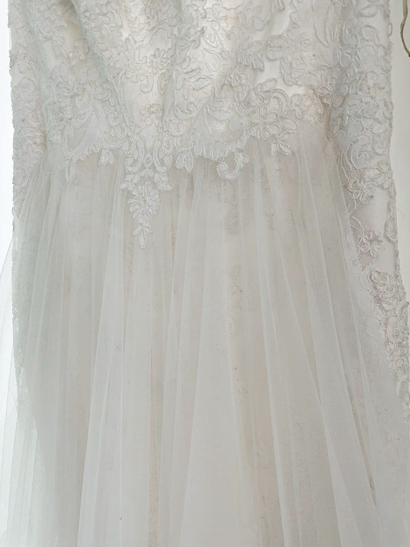 1 x LUSAN MANDONGUS 'Vola' 100% Silk Designer Wedding Dress Bridal Gown - Size: UK 12 - RRP £1,850 - Image 5 of 9
