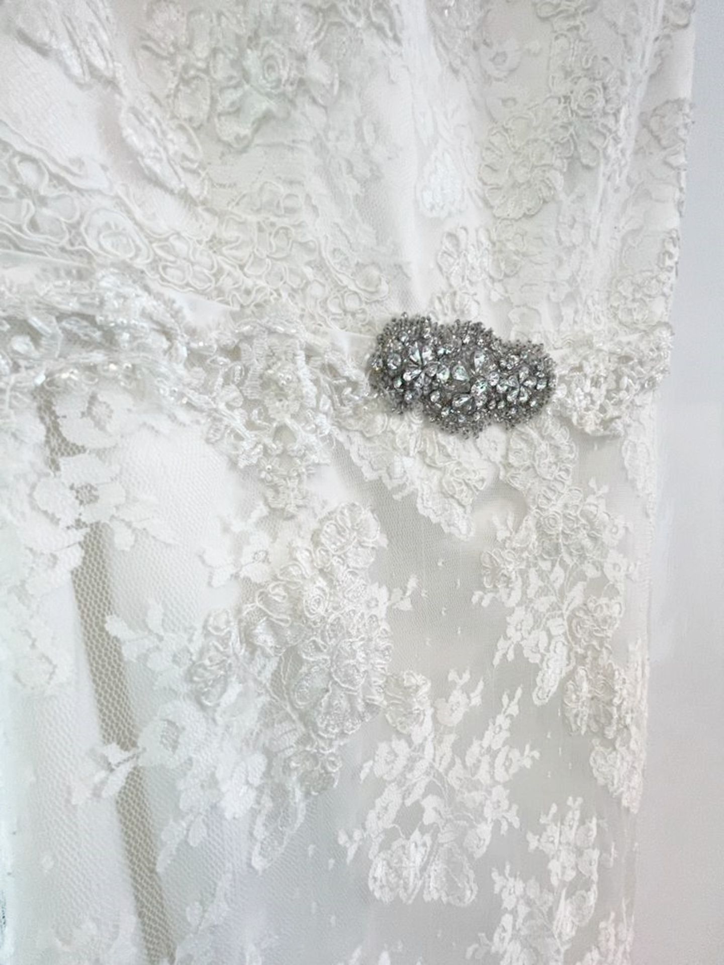 1 x LUSAN MANDONGUS 'Jamie' Designer Chantilly Lace Wedding Dress Bridal Gown, With Satin - Image 4 of 13