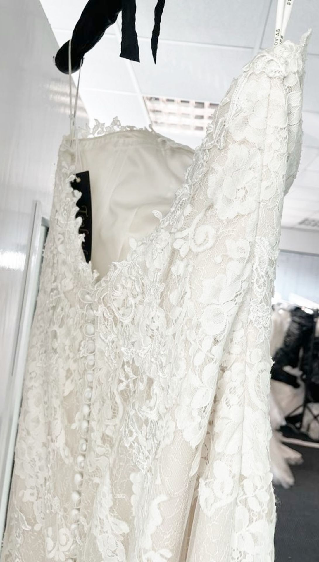 1 x PRONOVIAS 'Princia' Designer Wedding Dress Bridal Gown - Size: UK 12 - Original RRP £1,850 - Image 8 of 17