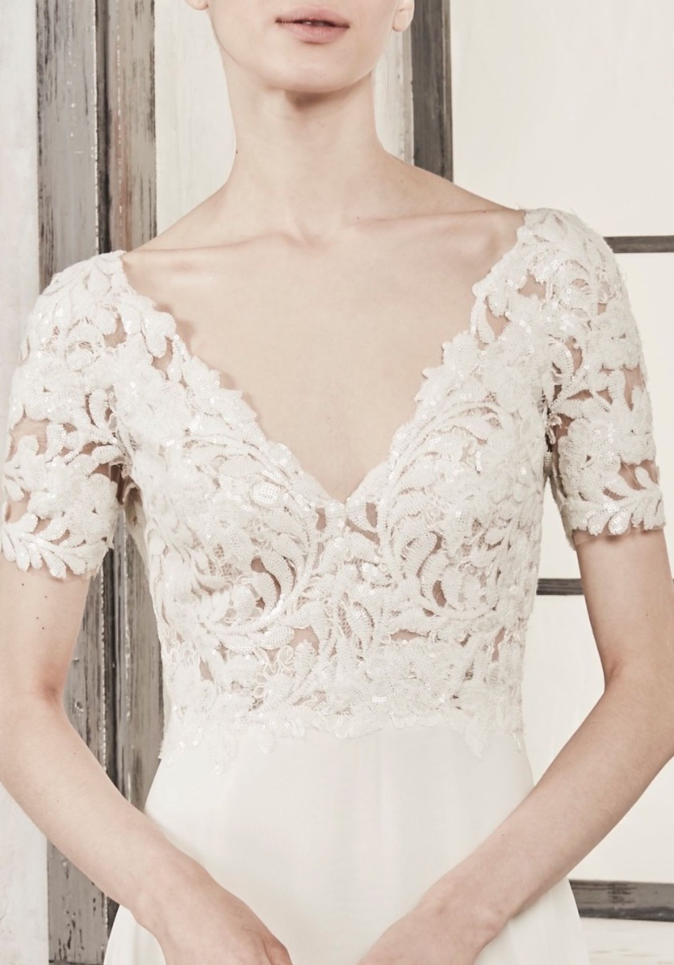 1 x ANNASUL Y 'Geneve' Designer V-neck Flared Wedding Dress Bridal Gown, Featuring A Long Chiffon - Image 8 of 19