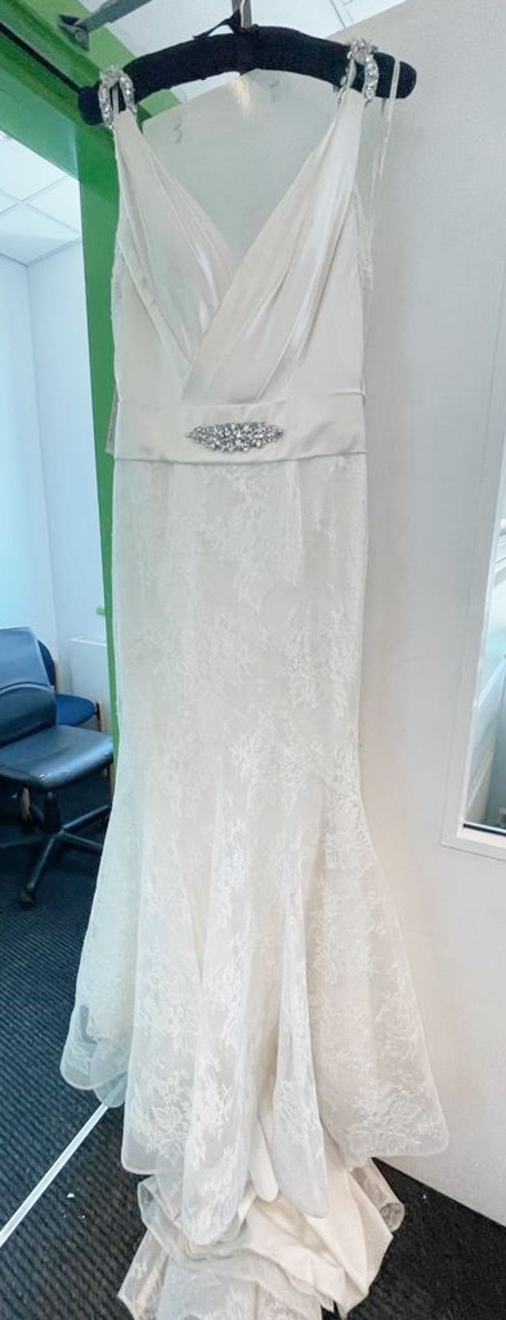 1 x LUSAN MANDONGUS 'Kalina' 100% Silk Fishtail Designer Wedding Dress Bridal Gown, Featuring