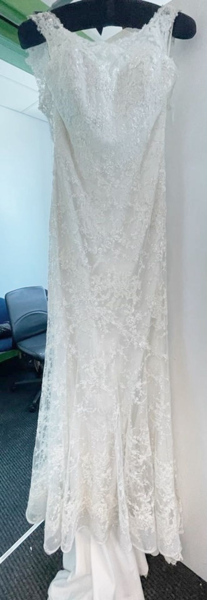 1 x LUSAN MANDONGUS 'Lorelle' Fishtale Designer Wedding Dress Bridal Gown, With Chantilly Lace