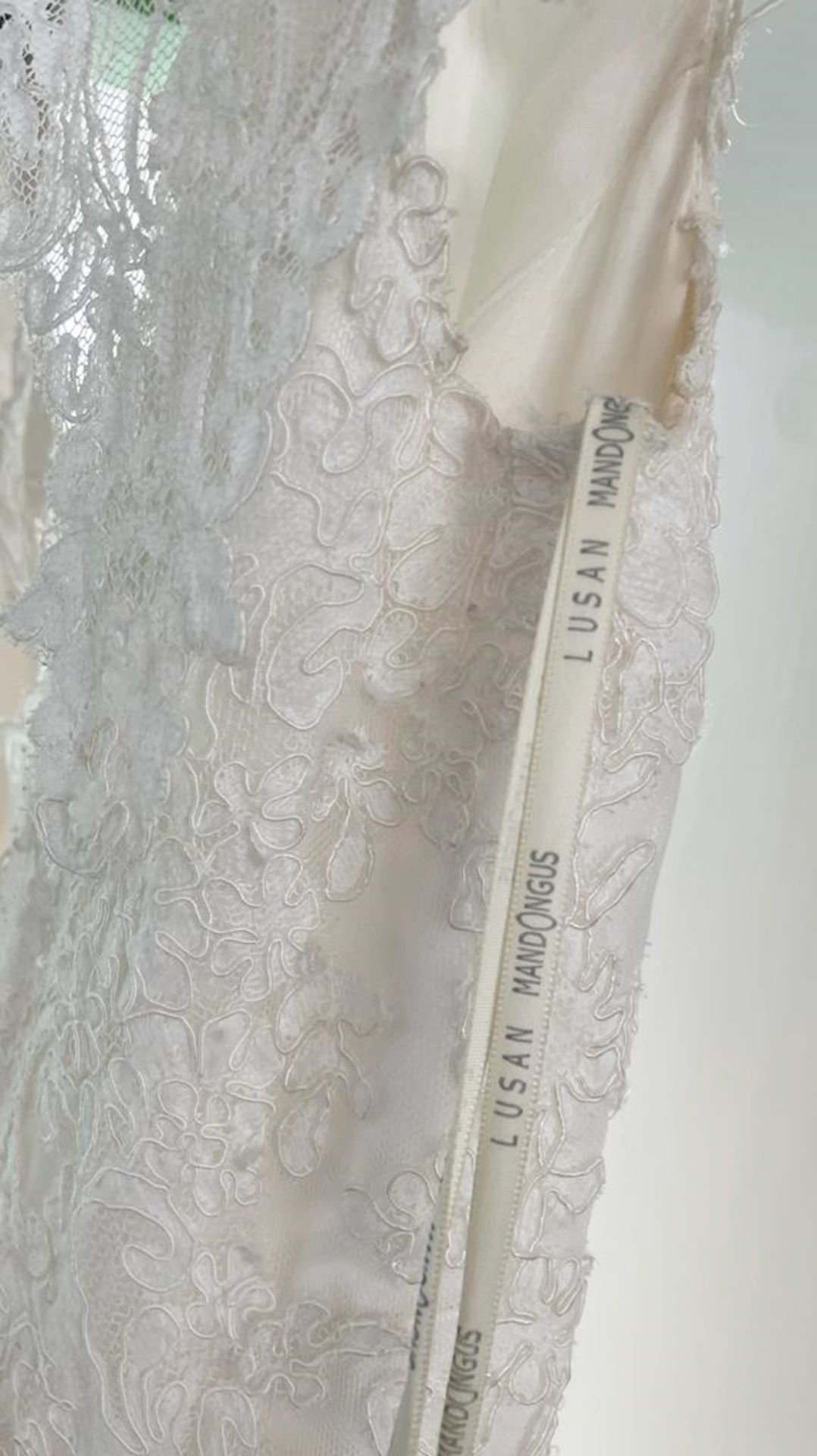 1 x LUSAN MANDONGUS 'Vola' 100% Silk Designer Wedding Dress Bridal Gown - Size: UK 12 - RRP £1,850 - Image 6 of 9