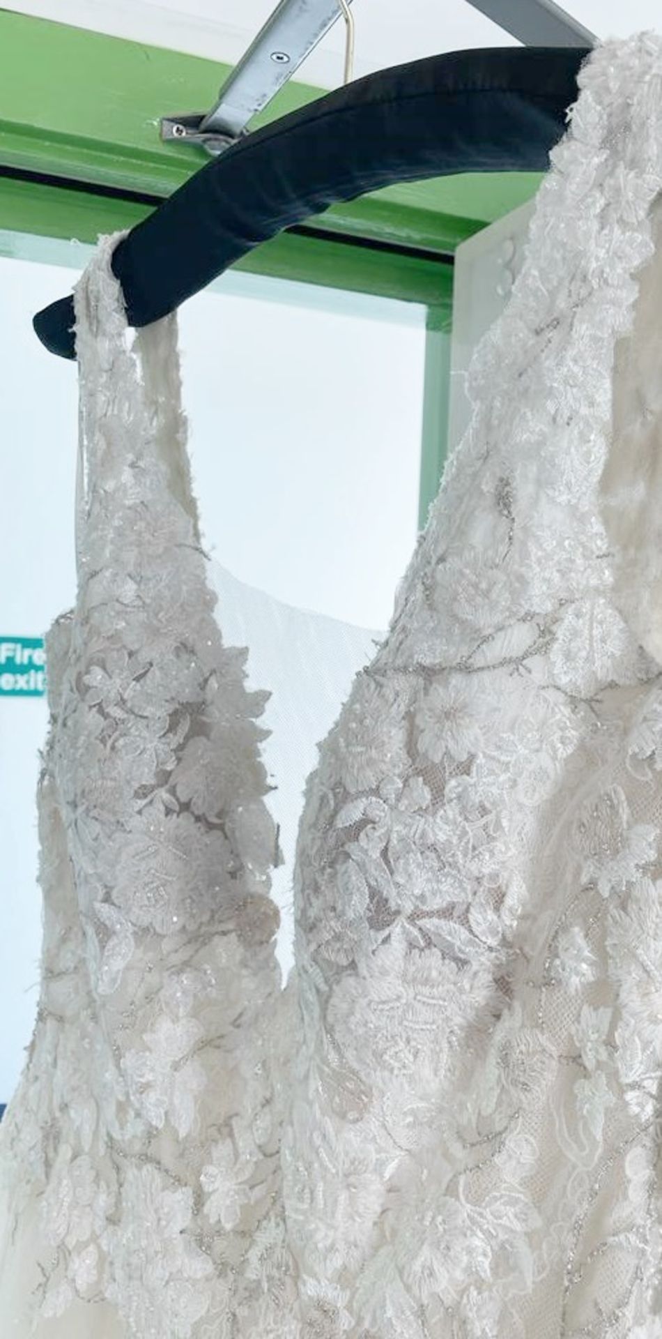 1 x LUSAN MANDONGUS 'Sofia' Designer Chiffon Full Skirted Wedding Dress Bridal Gown - Size: UK - Image 6 of 12