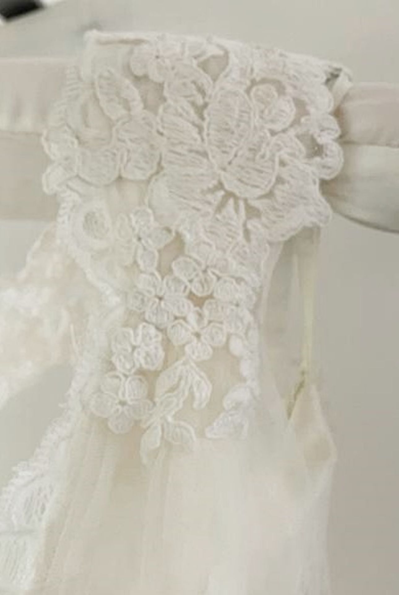 1 x LUSAN MANDONGUS 'Grace' Stunning Designer Wedding Dress Bridal Gown In lace With - Image 3 of 6