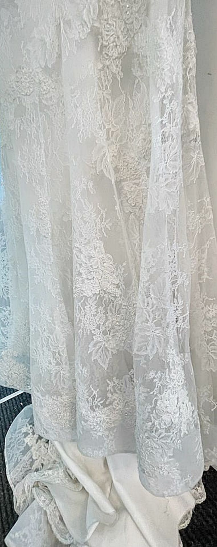 1 x LUSAN MANDONGUS 'Kalina' 100% Silk Fishtail Designer Wedding Dress Bridal Gown, Featuring - Image 4 of 11