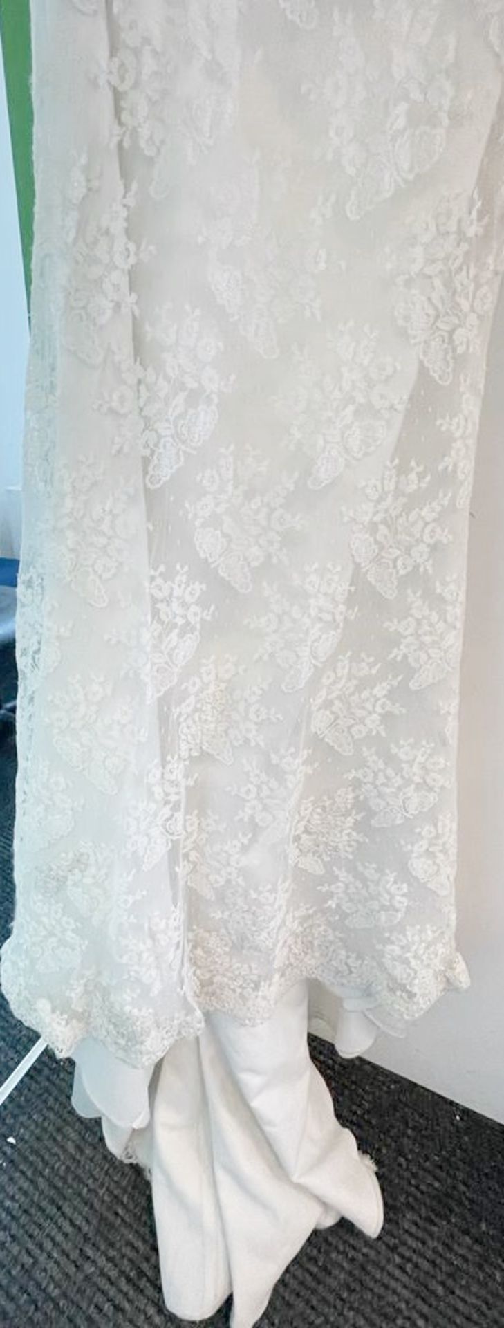 1 x LUSAN MANDONGUS 'Jamie' Designer Chantilly Lace Wedding Dress Bridal Gown, With Satin - Image 3 of 13
