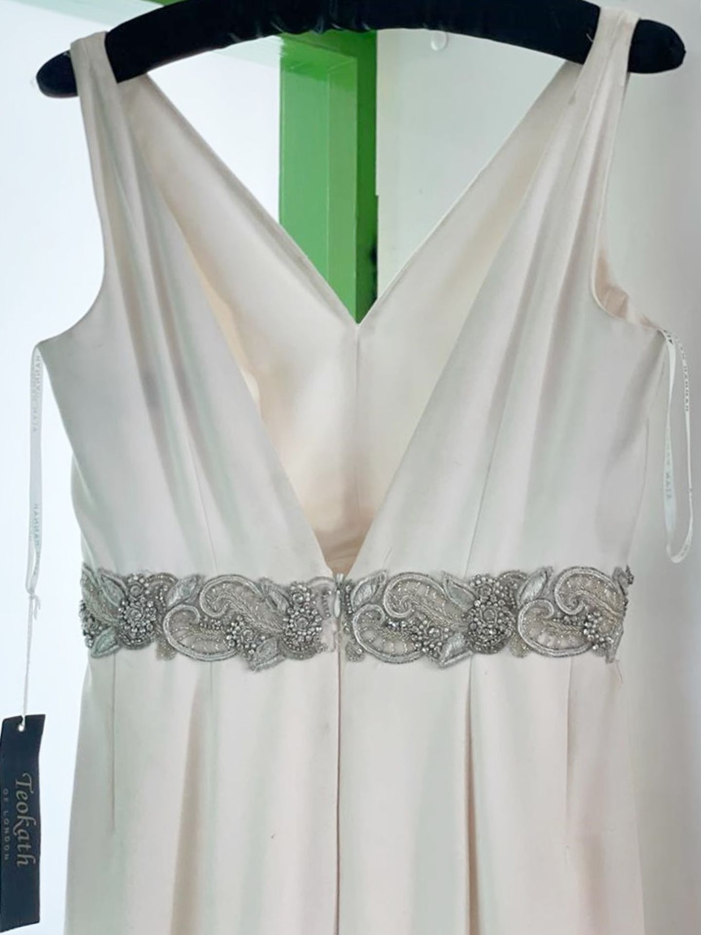 1 x ALAN HANNAH 'Jessica' Designer Crepe Wedding Dress Bridal Gown, With Embellished Belt - Made - Image 8 of 14