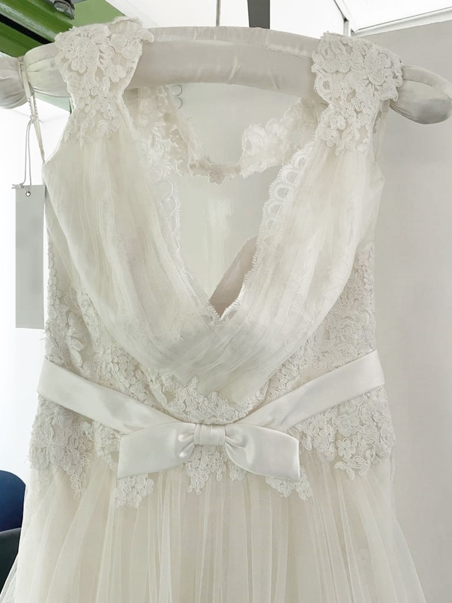 1 x LUSAN MANDONGUS 'Grace' Stunning Designer Wedding Dress Bridal Gown In lace With - Image 2 of 6