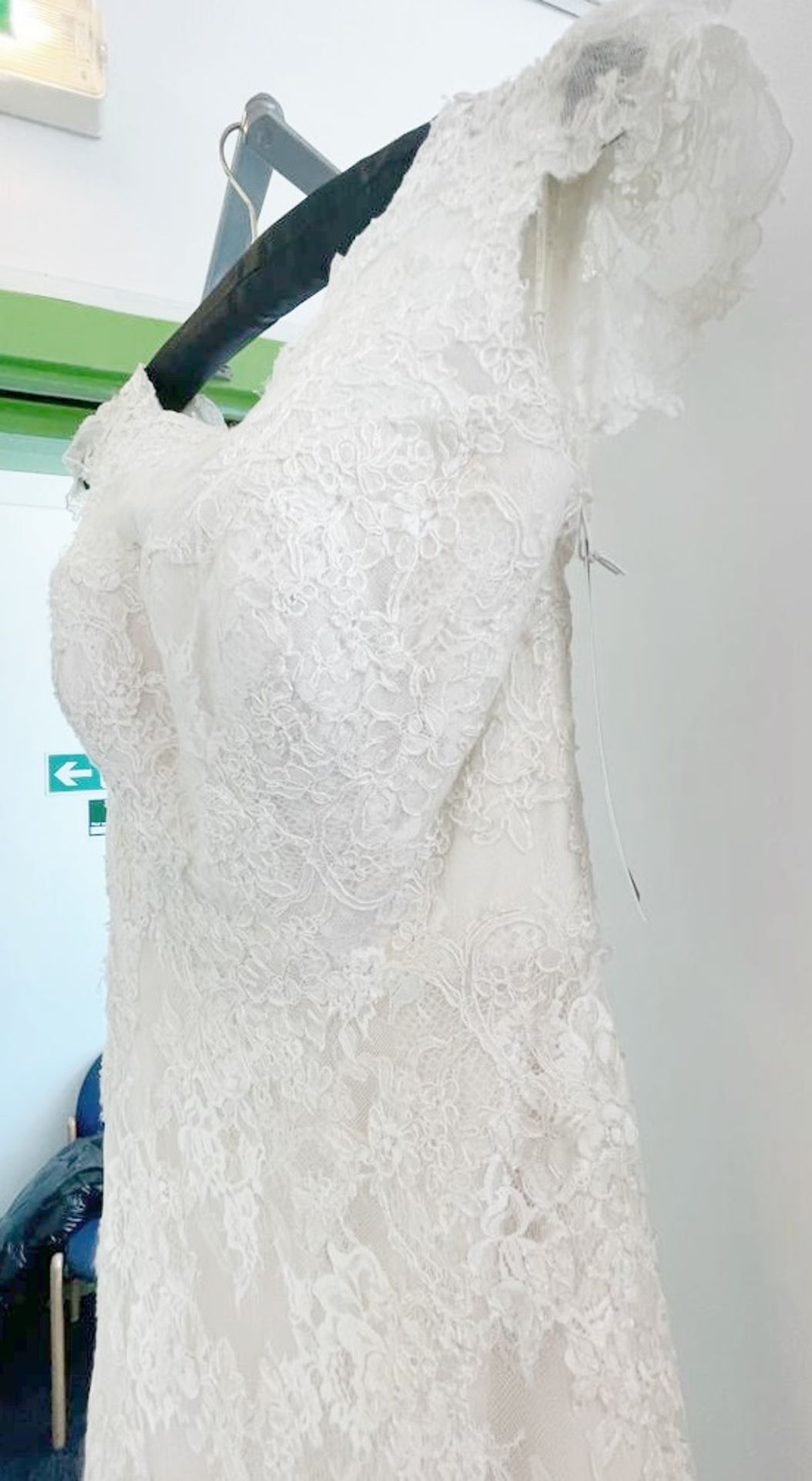 1 x LUSAN MANDONGUS 'Tabia' Fishtail Designer Wedding Dress Bridal Gown, With Chantilly Lace - Image 7 of 15