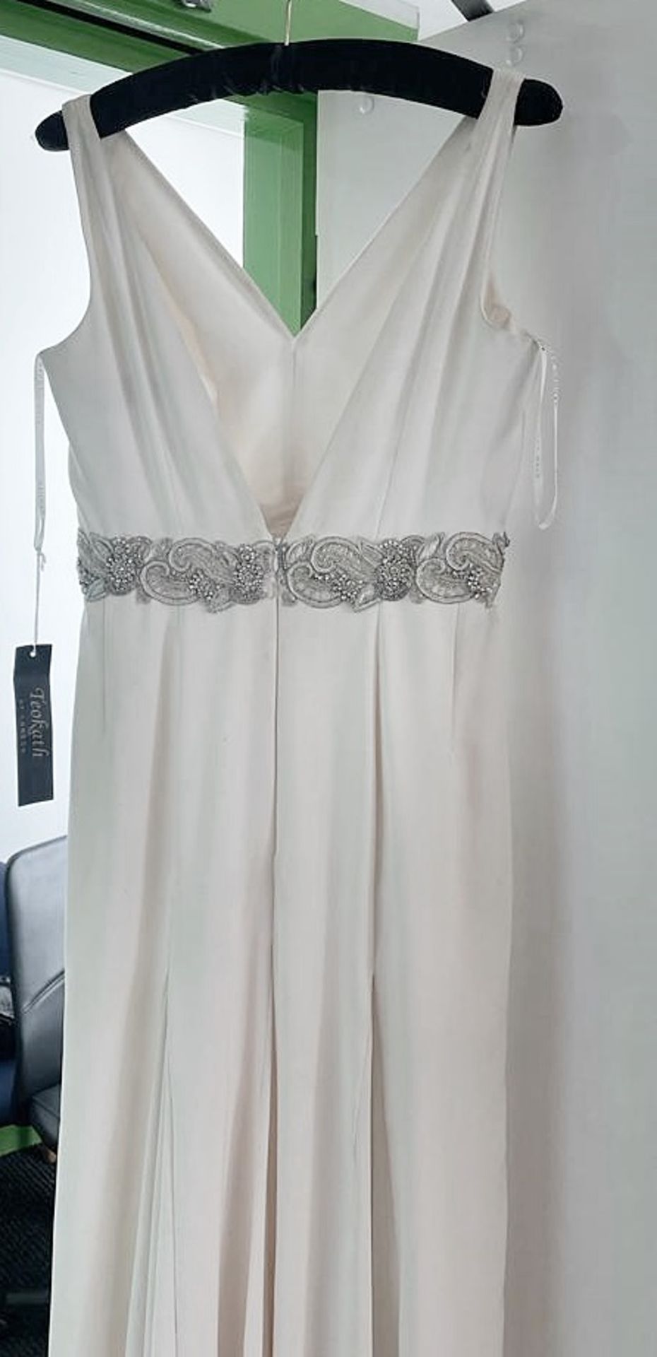 1 x ALAN HANNAH 'Jessica' Designer Crepe Wedding Dress Bridal Gown, With Embellished Belt - Made - Image 6 of 14