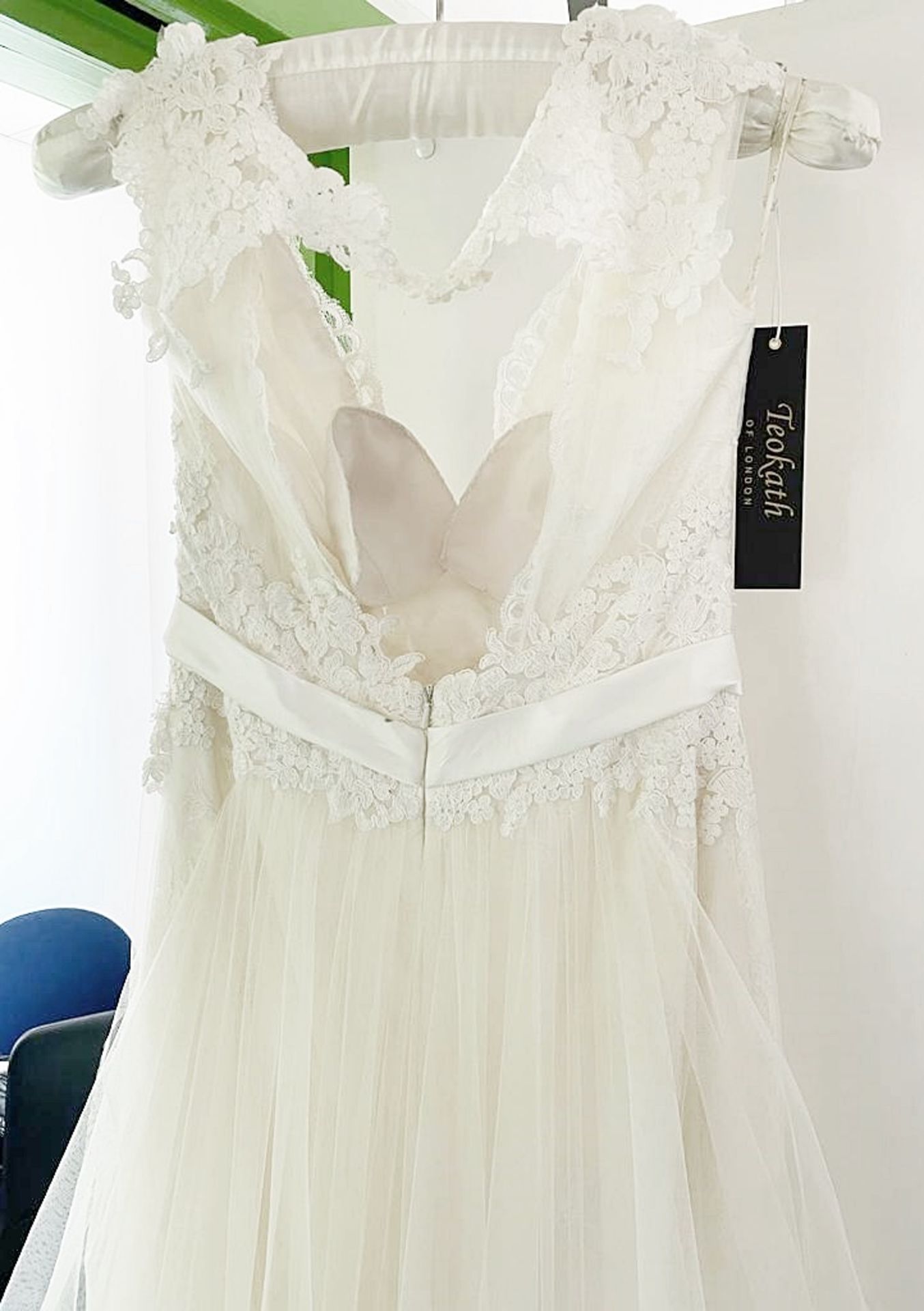 1 x LUSAN MANDONGUS 'Grace' Stunning Designer Wedding Dress Bridal Gown In lace With - Image 5 of 6