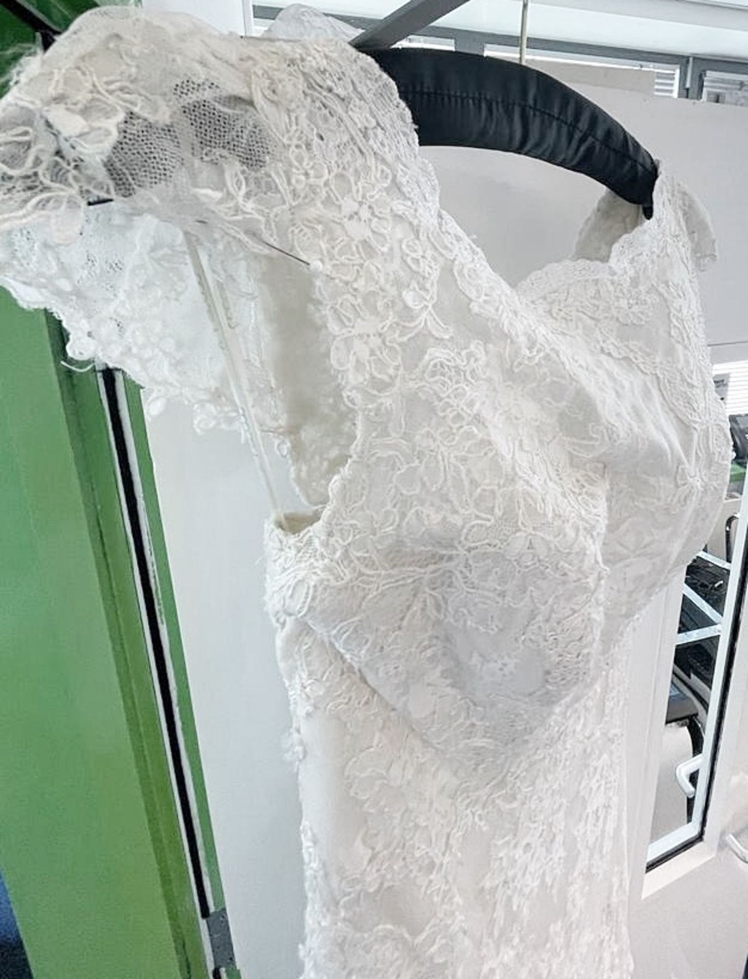 1 x LUSAN MANDONGUS 'Tabia' Fishtail Designer Wedding Dress Bridal Gown, With Chantilly Lace - Image 12 of 15