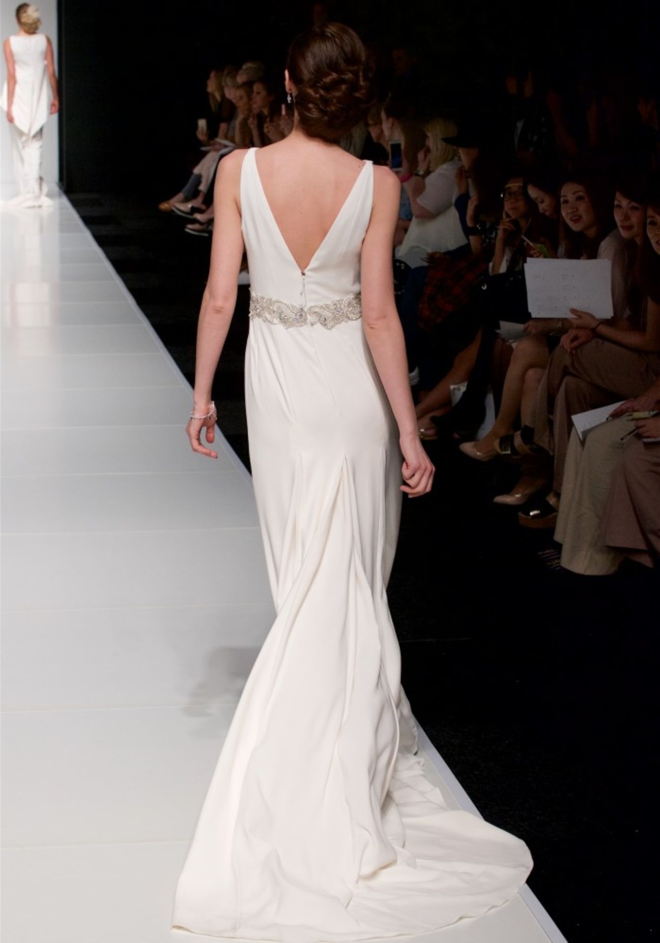 1 x ALAN HANNAH 'Jessica' Designer Crepe Wedding Dress Bridal Gown, With Embellished Belt - Made - Image 12 of 14