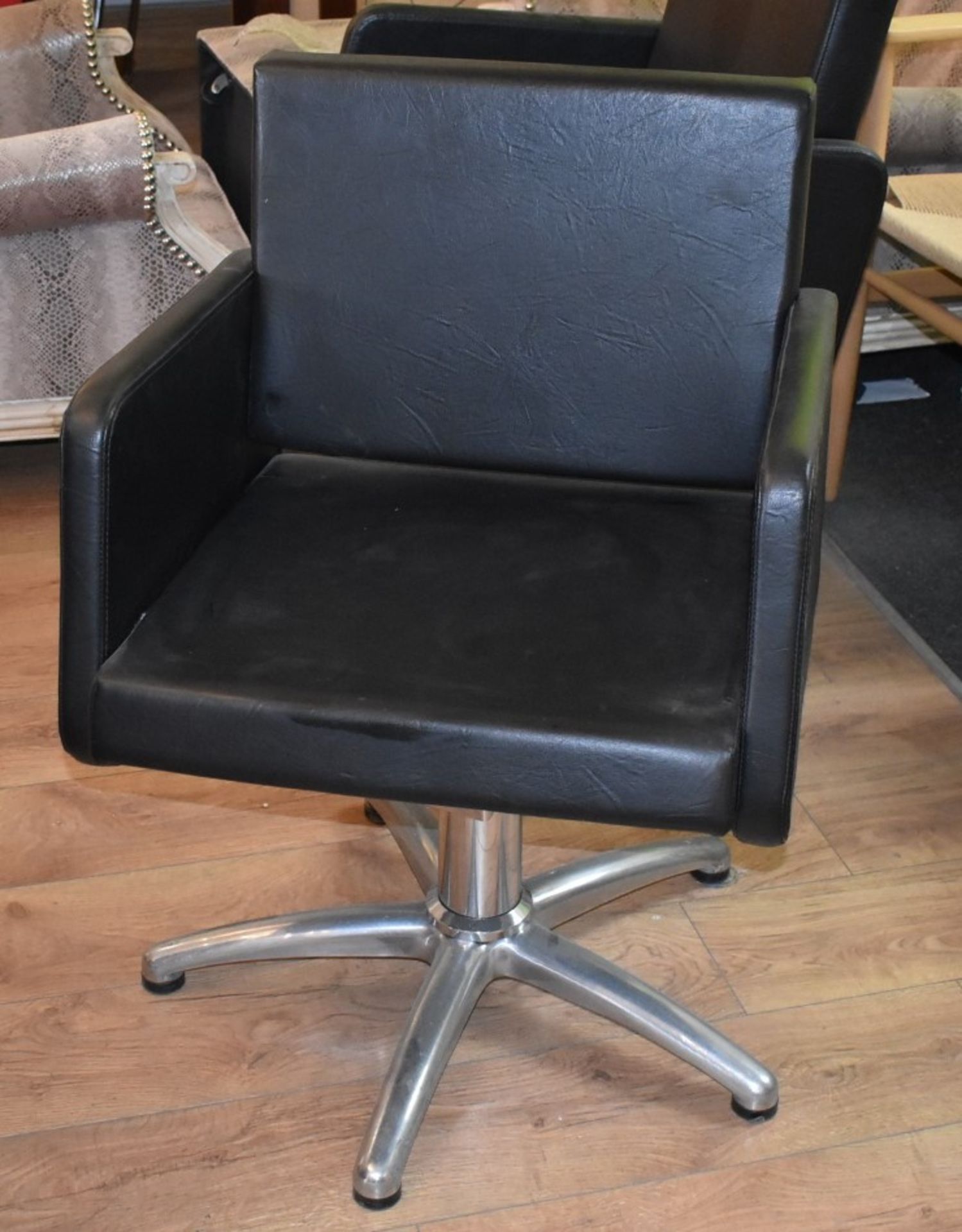 1 x REM Professional Stylist Chair In Black Faux Leather - Ex-Display Showroom Piece - Ref: G056 G/