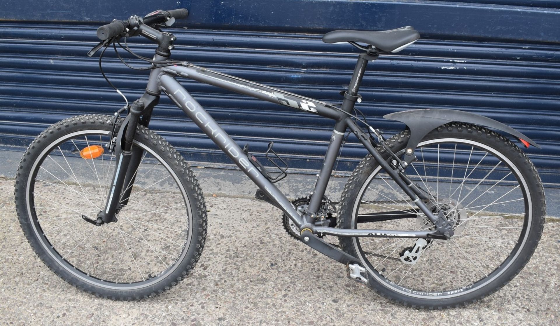 1 x ROCKRIDER Adult Mountain Bike In Black - Pre-owned in Good Condition - Ref: G063 G/IT -