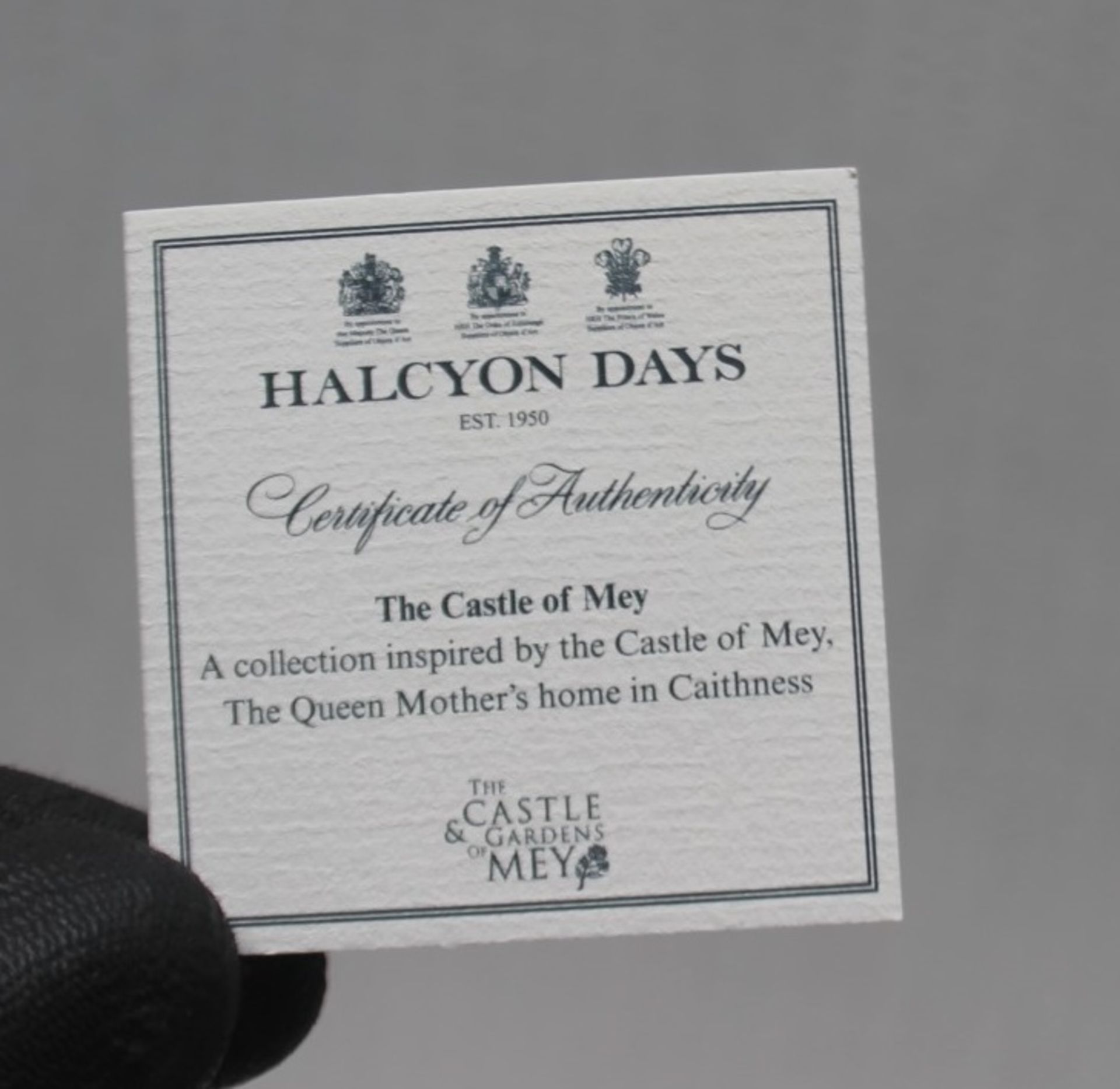 1 x HALCYON DAYS Fine Bone China Castle Of Mey Rose 8" Collectable Plate - Original Price £59.95 - Image 5 of 5