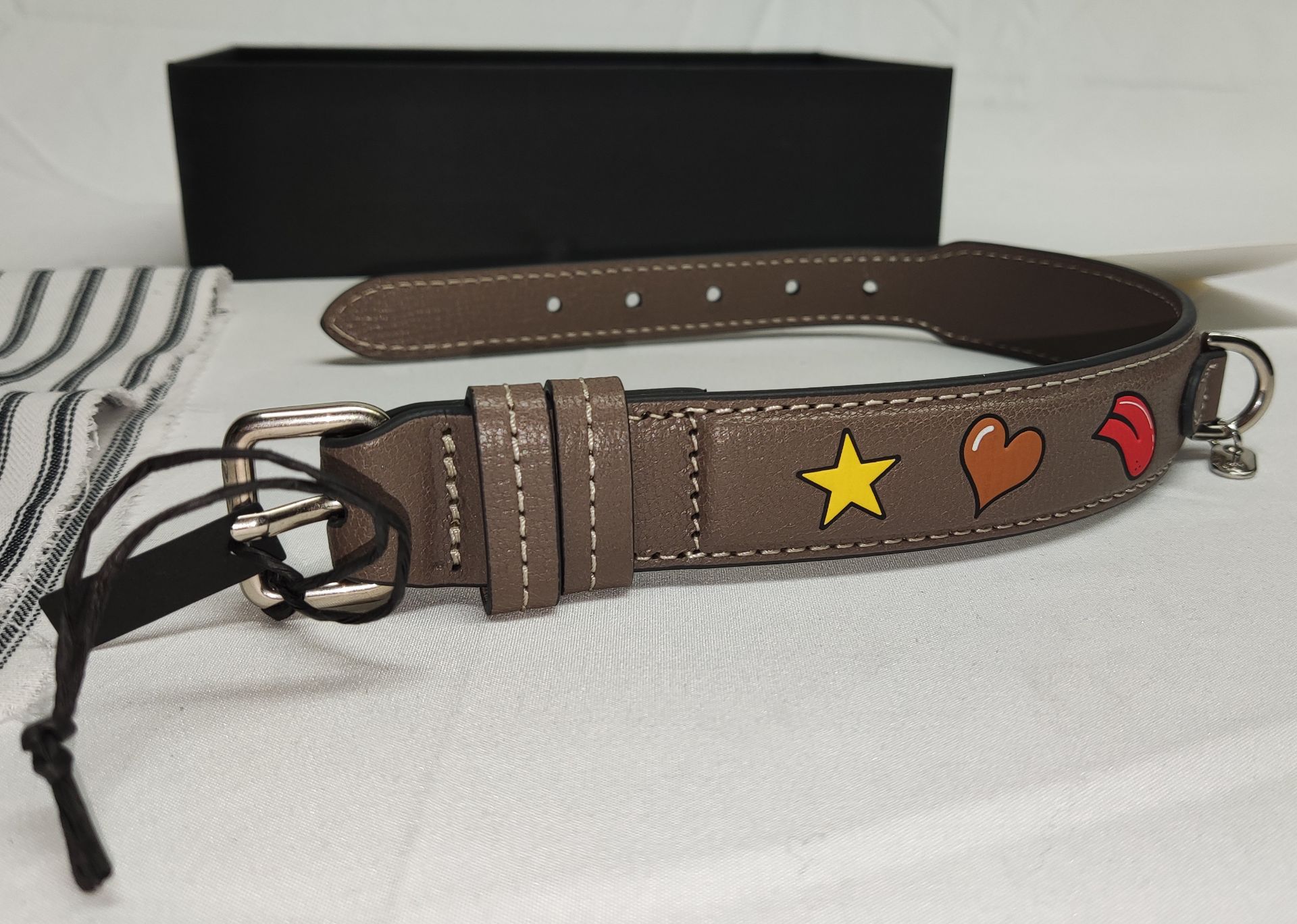 1 x ANYA HINDMARCH Large Dog Collar In Medium Gray Grainy Capra - Boxed - Original RRP £165 - Ref: - Image 2 of 10