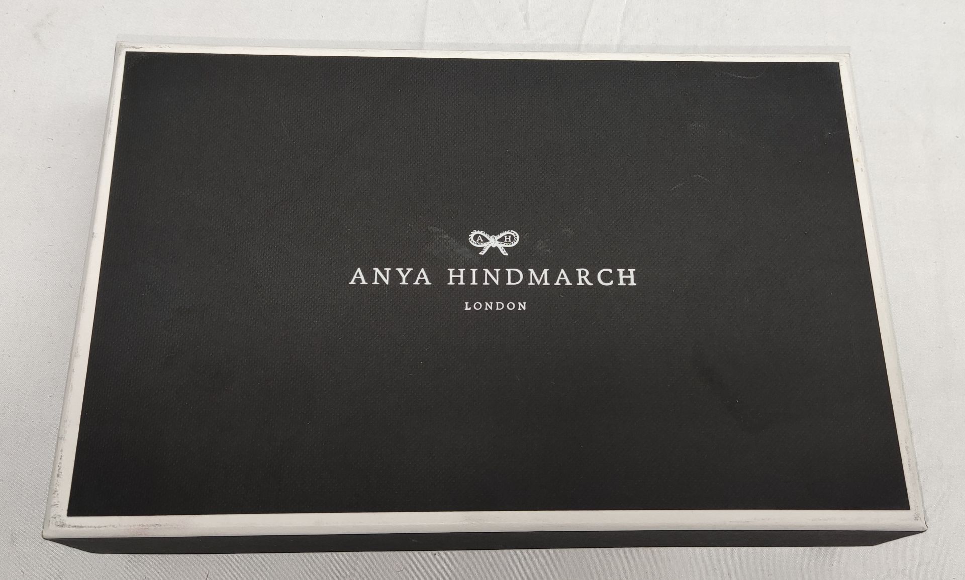 1 x ANYA HINDMARCH Large Dog Collar In Medium Gray Grainy Capra - Boxed - Original RRP £165 - Ref: - Image 9 of 10