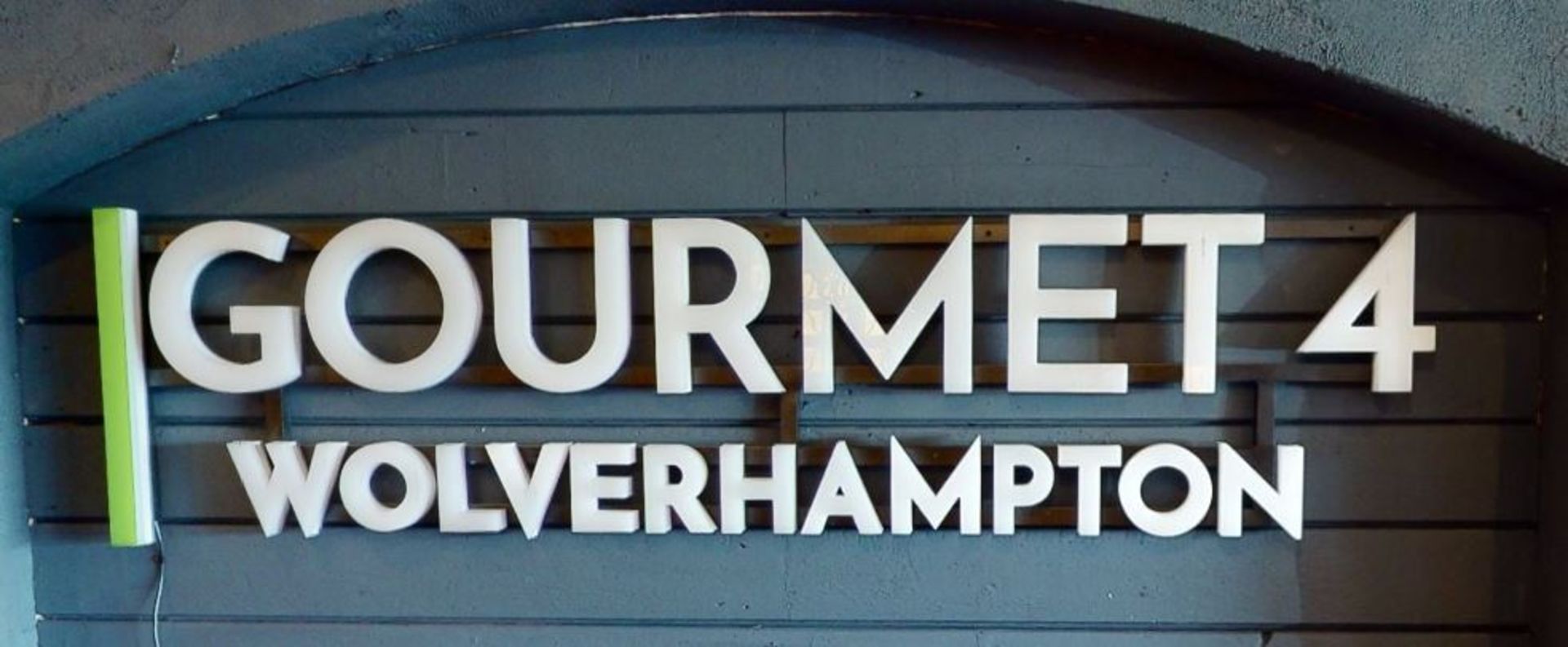 1 x Wall Mounted Illuminated Sign - Gourmet 4 Wolverhampton - Ref: 80 - CL864 - Location: