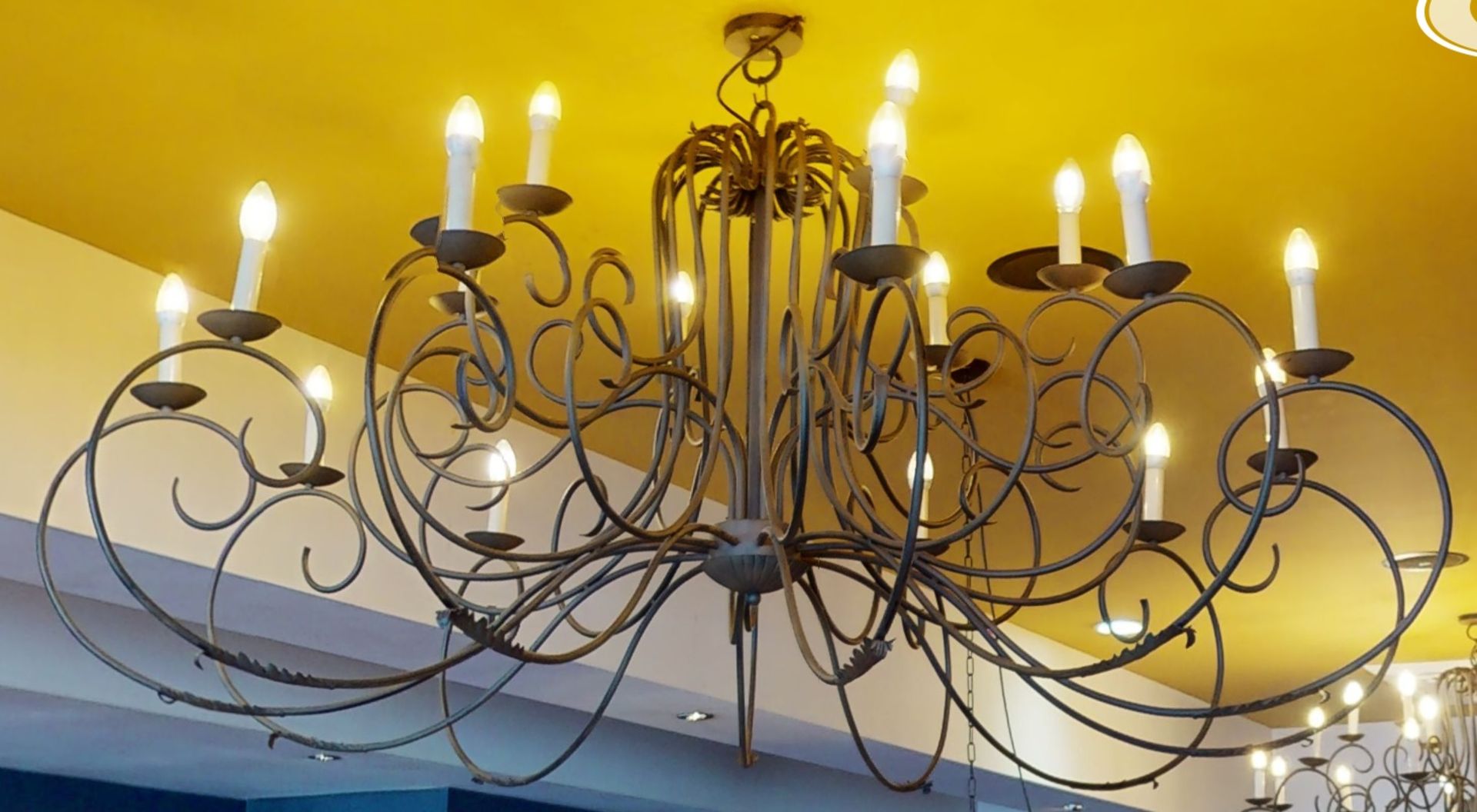 1 x Oranate Chandelier With Approximately Twenty Candle Lights - Image 4 of 6